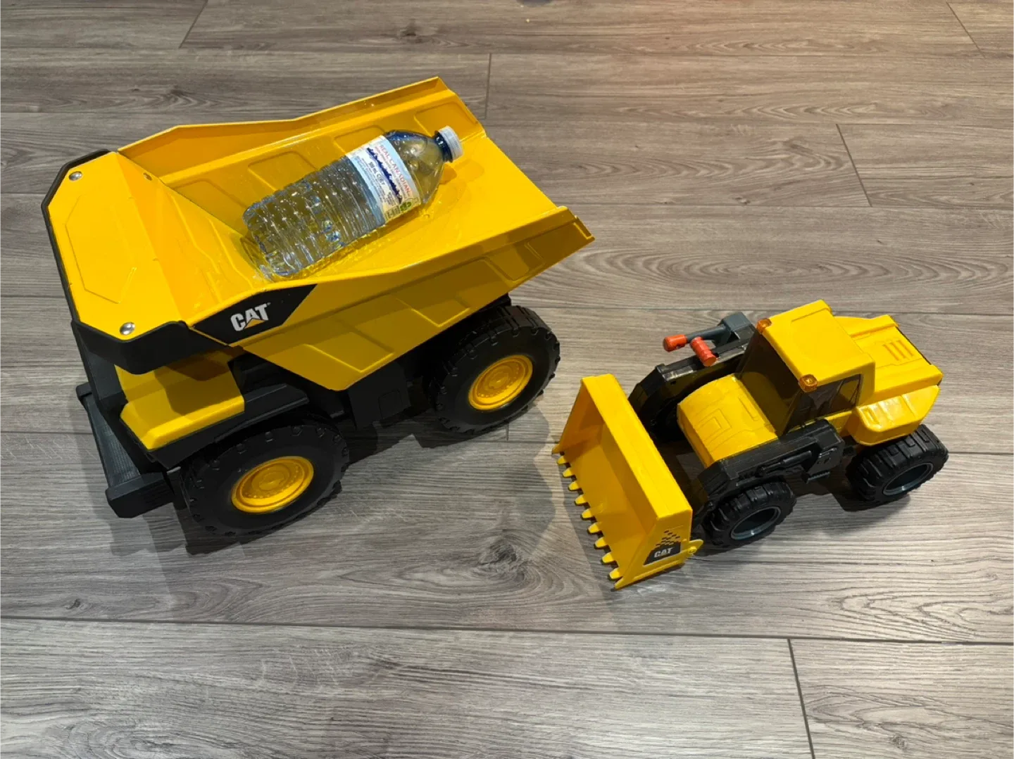 CAT Toy Bulldozer and Steel Dump Truck Set image indicator(2)