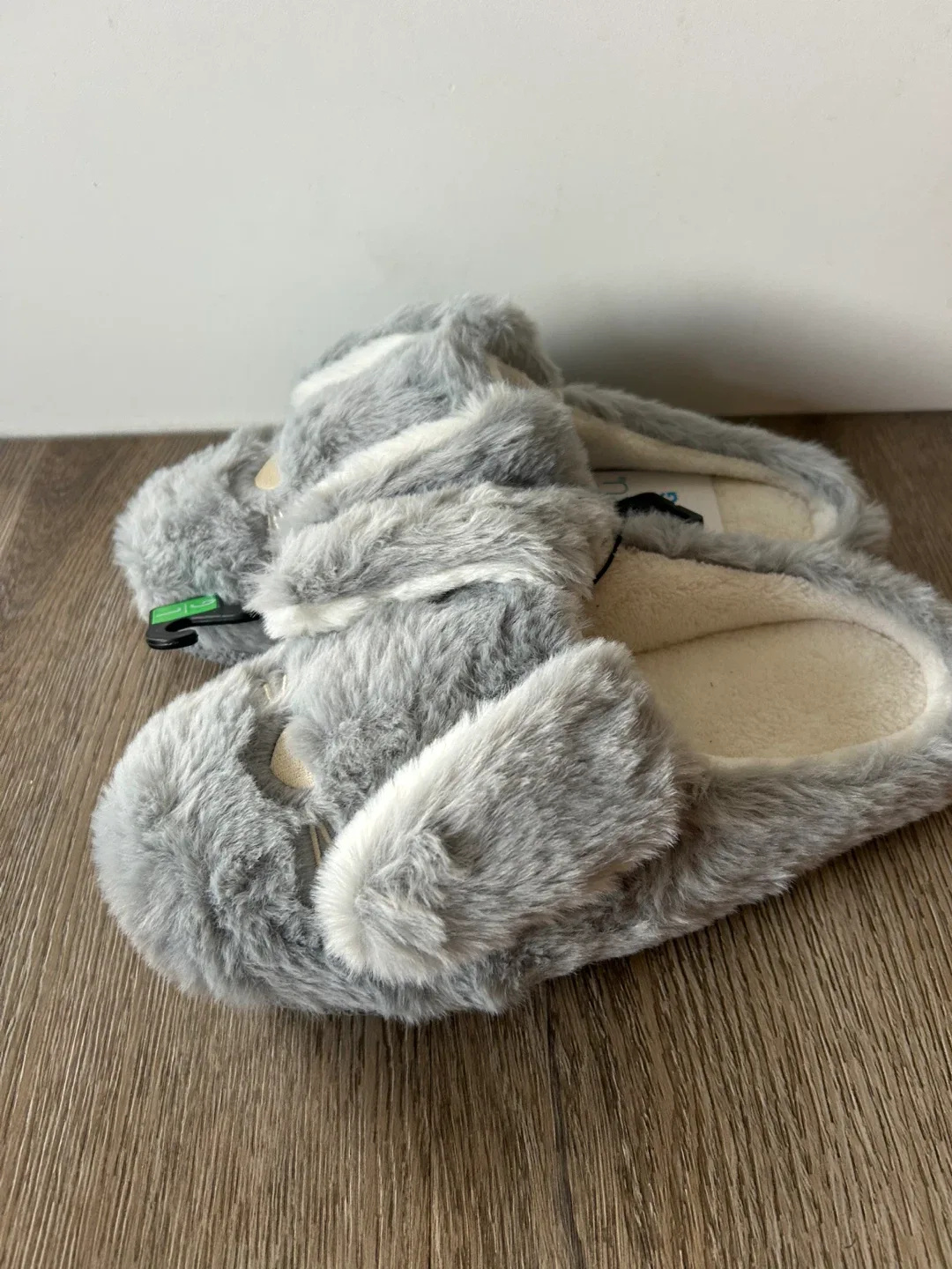 Woman’s Bunny Slippers, Sizes L 9/10 image indicator(3)