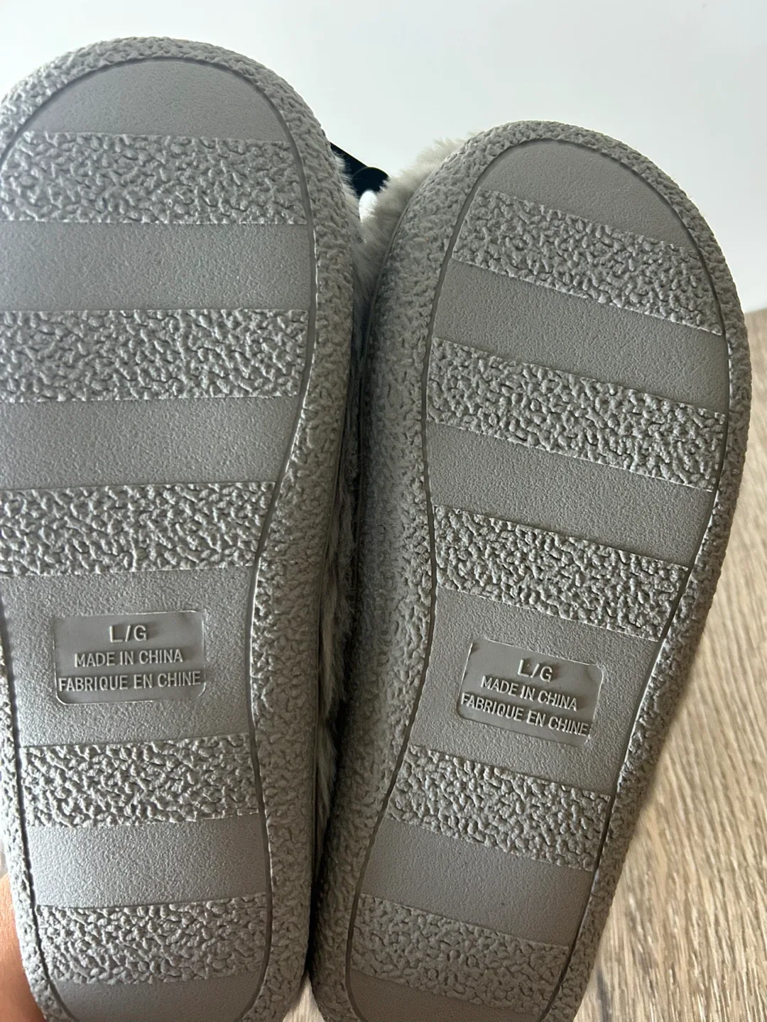 Woman’s Bunny Slippers, Sizes L 9/10 image indicator(4)