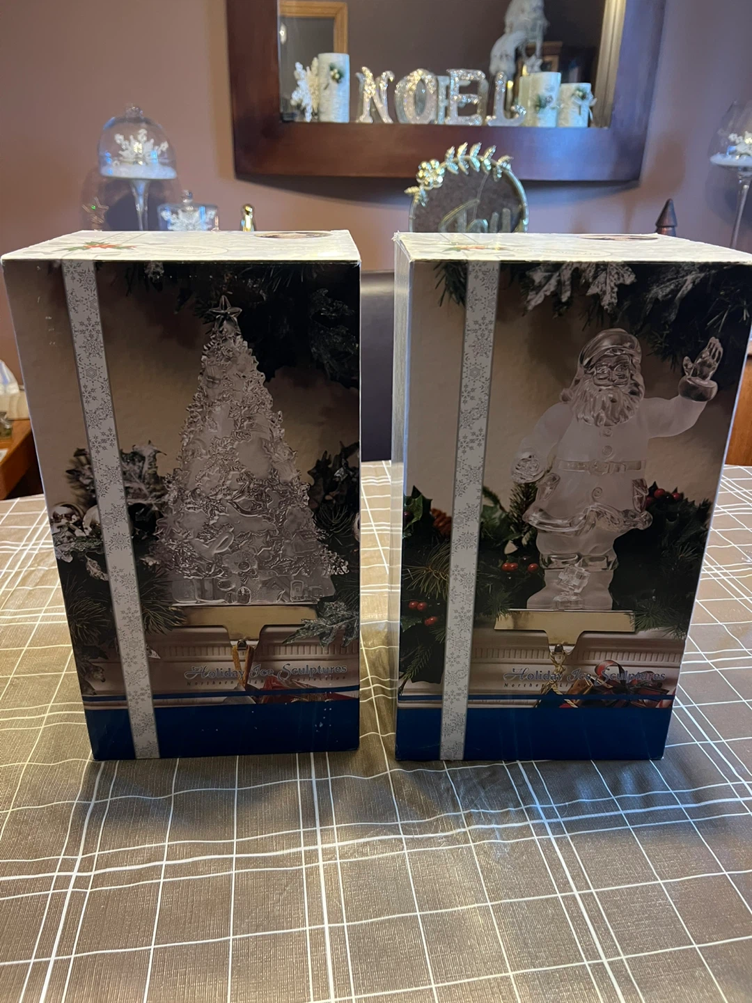 Northern Lights Holiday Ice Sculpture - Christmas Tree