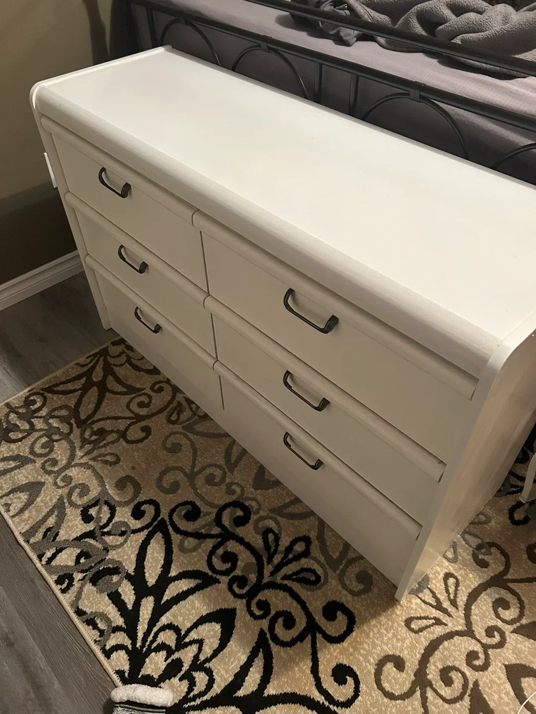 White 6-Drawer Dresser