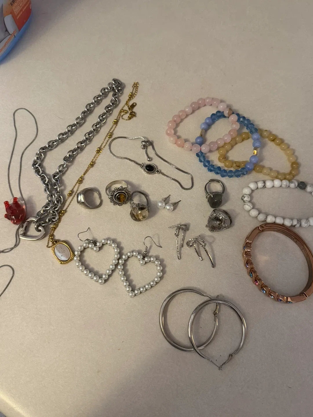 Jewellery Lot: Necklaces, Bracelets, Earrings