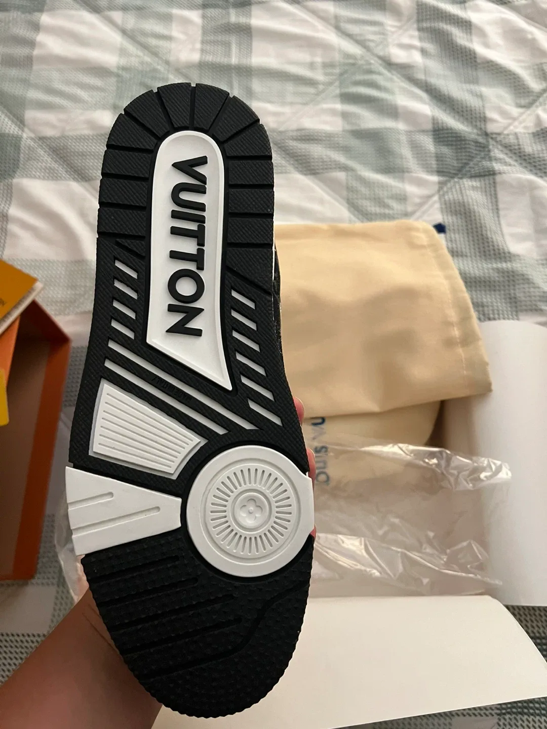 Louis Vuitton Trainer Sneaker image indicator(2)