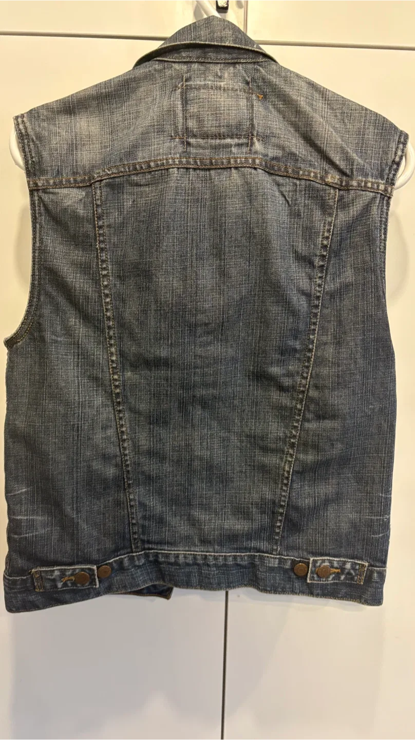 Women's Levi's vest image indicator(3)