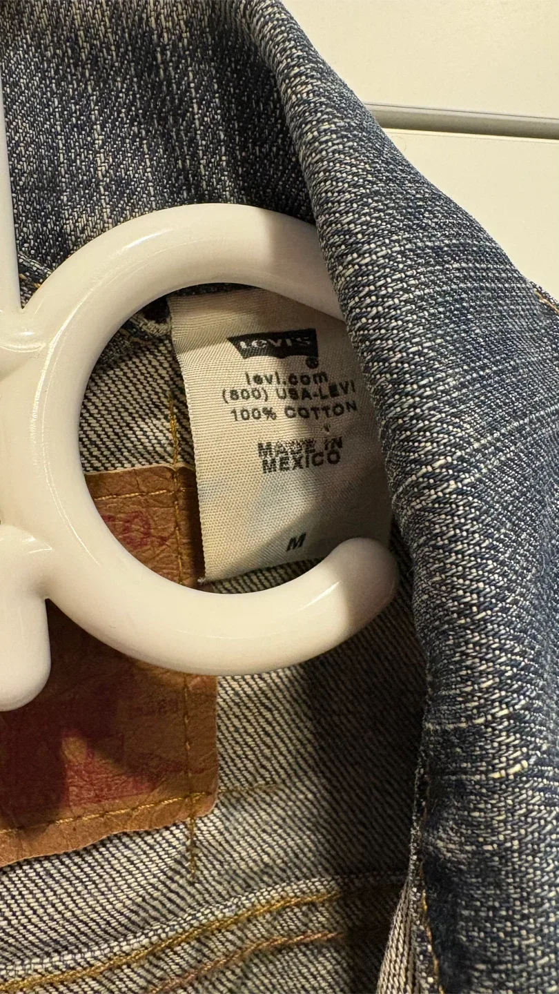 Women's Levi's vest image indicator(4)