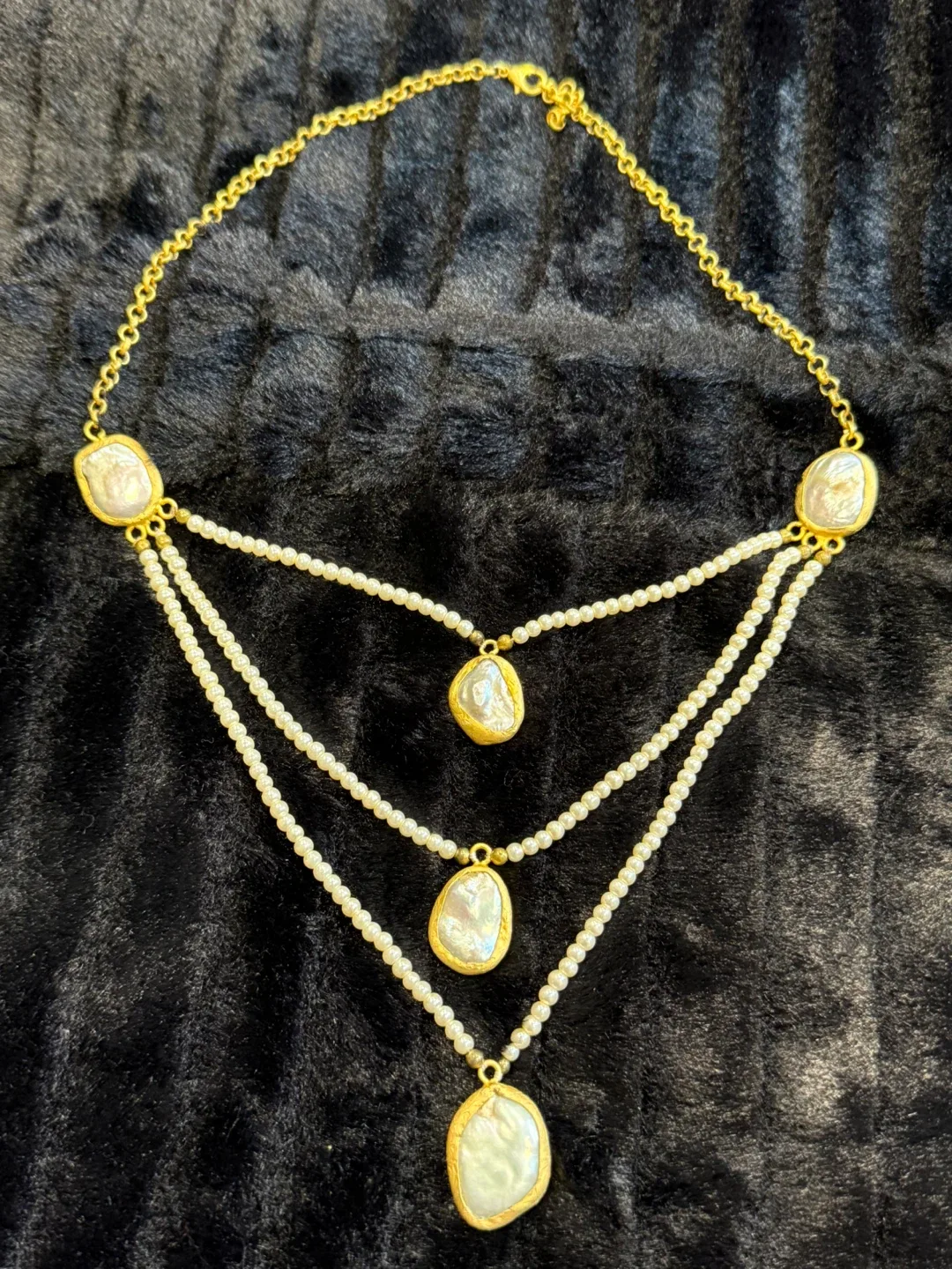 Pearl & Gold Layered Necklace image indicator(2)