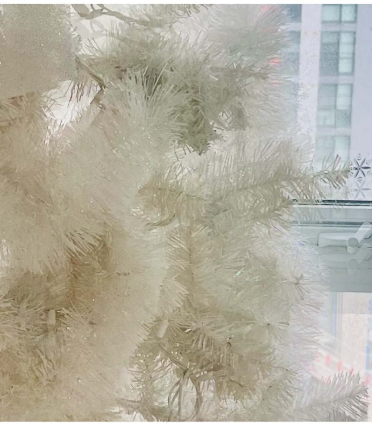 Big white Christmas tree image indicator(3)