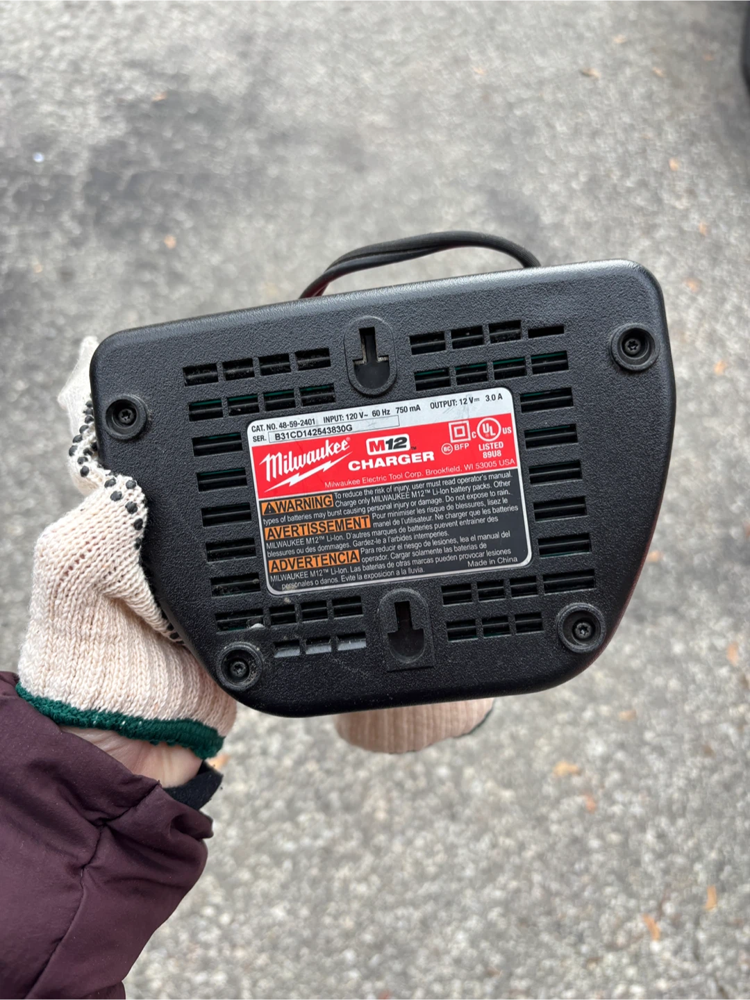Milwaukee M12 Battery Charger - photo 3