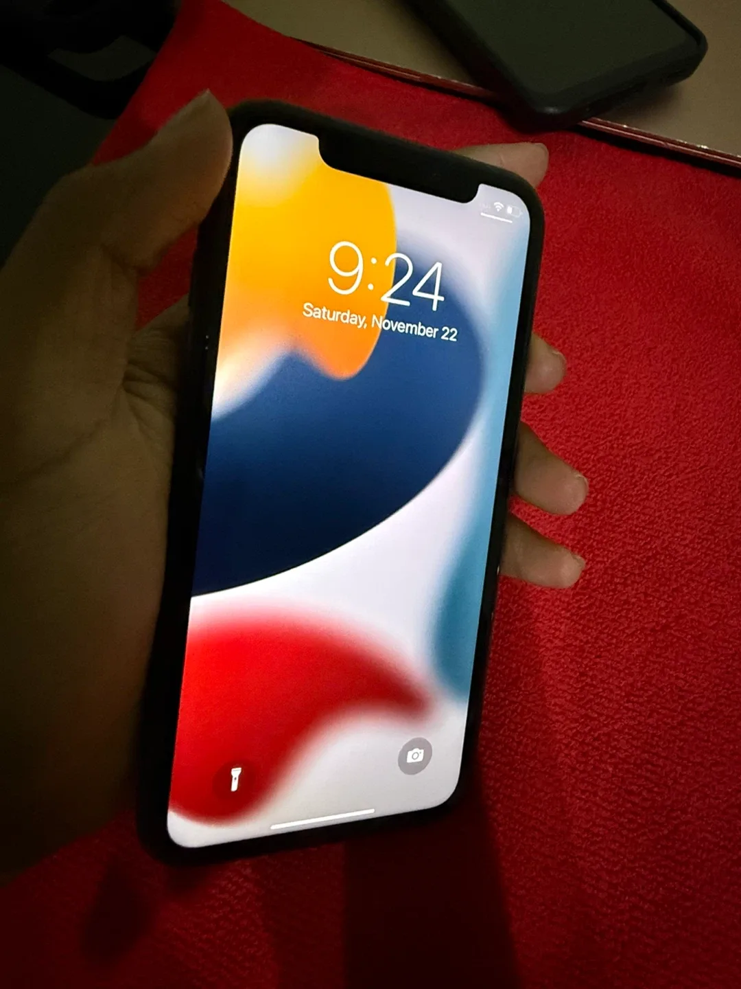 Samsung Galaxy A50 & iPhone 11 with cases image indicator(3)