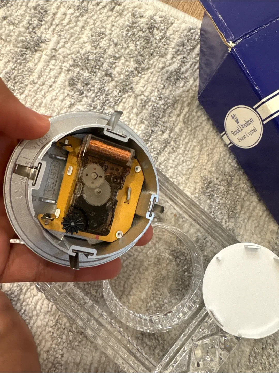 Royal Doulton Finest Crystal Pavilion Clock image indicator(5)