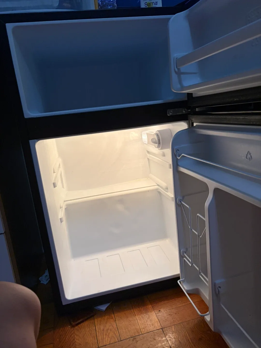 Whirlpool Compact Refrigerator image indicator(3)