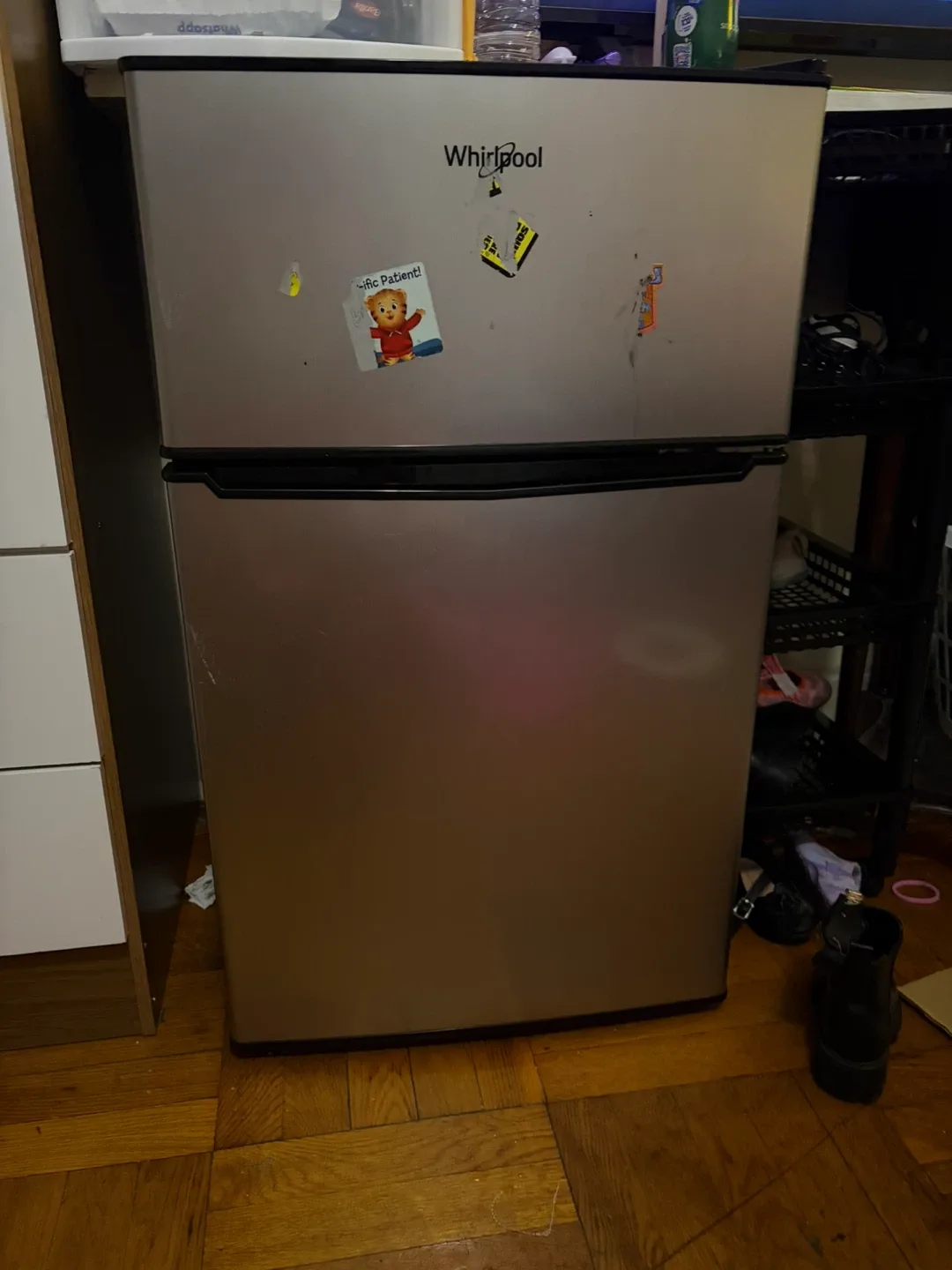 Whirlpool Compact Refrigerator image indicator(2)