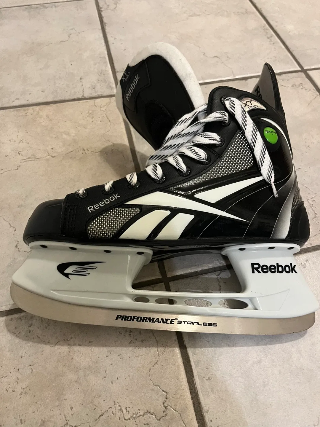 Reebok Hockey Skates - US Size 9 image indicator(3)