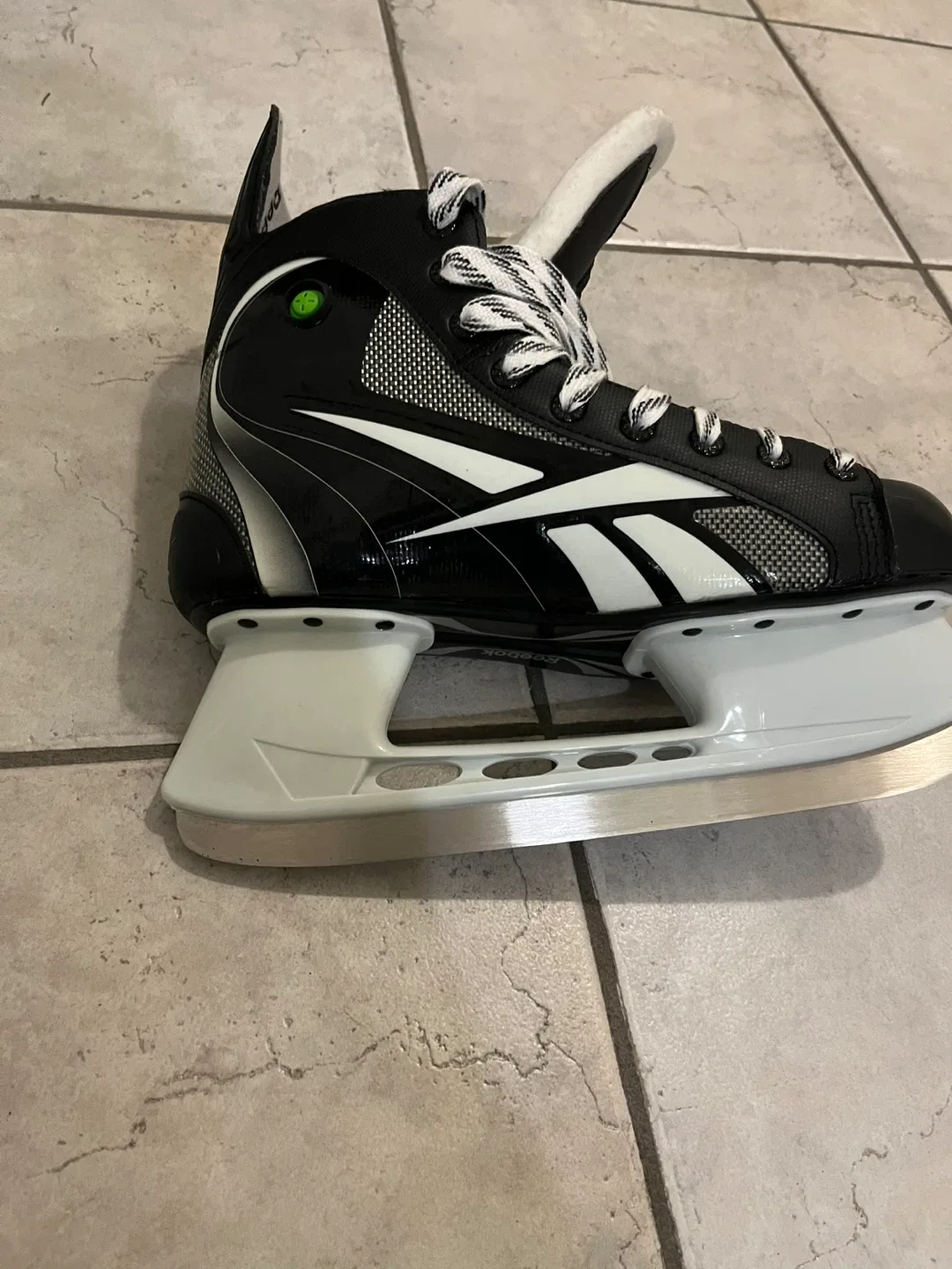 Reebok Hockey Skates - US Size 9 image indicator(2)