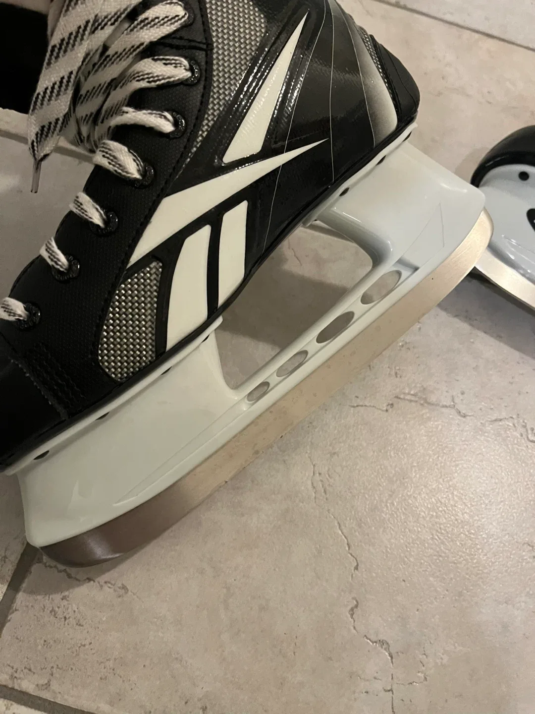Reebok Hockey Skates - US Size 9 image indicator(4)