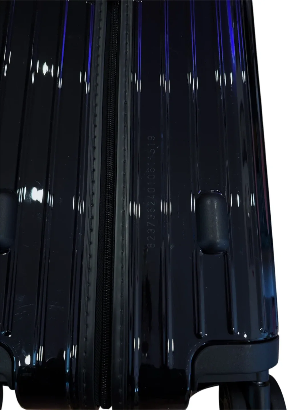 RIMOWA ESSENTIAL LITE CHECK -IN LARGE WHEELED SUITCASE IN BLACK image indicator(8)