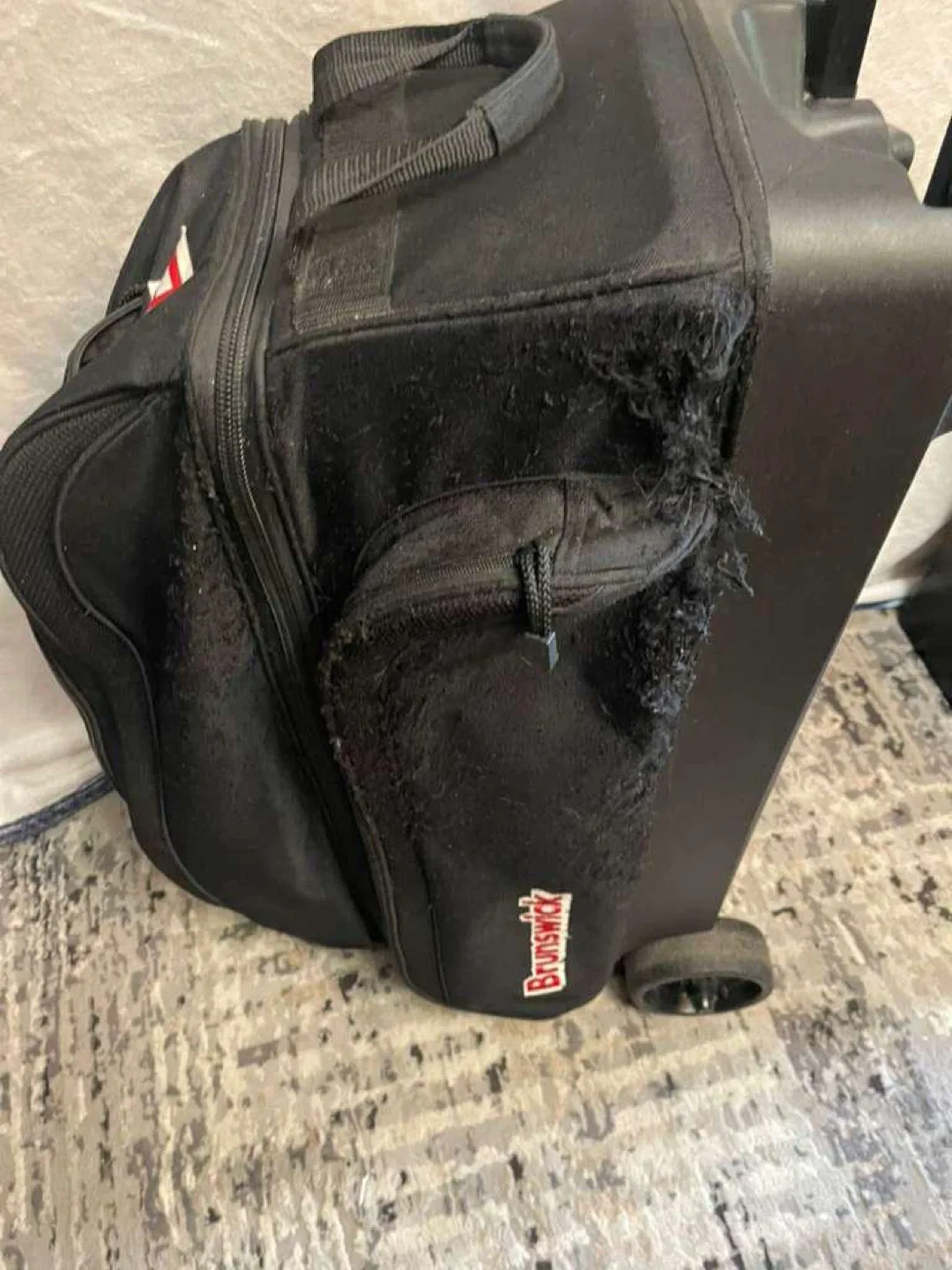 Brunswick Bowling Bag with Wheels image indicator(4)