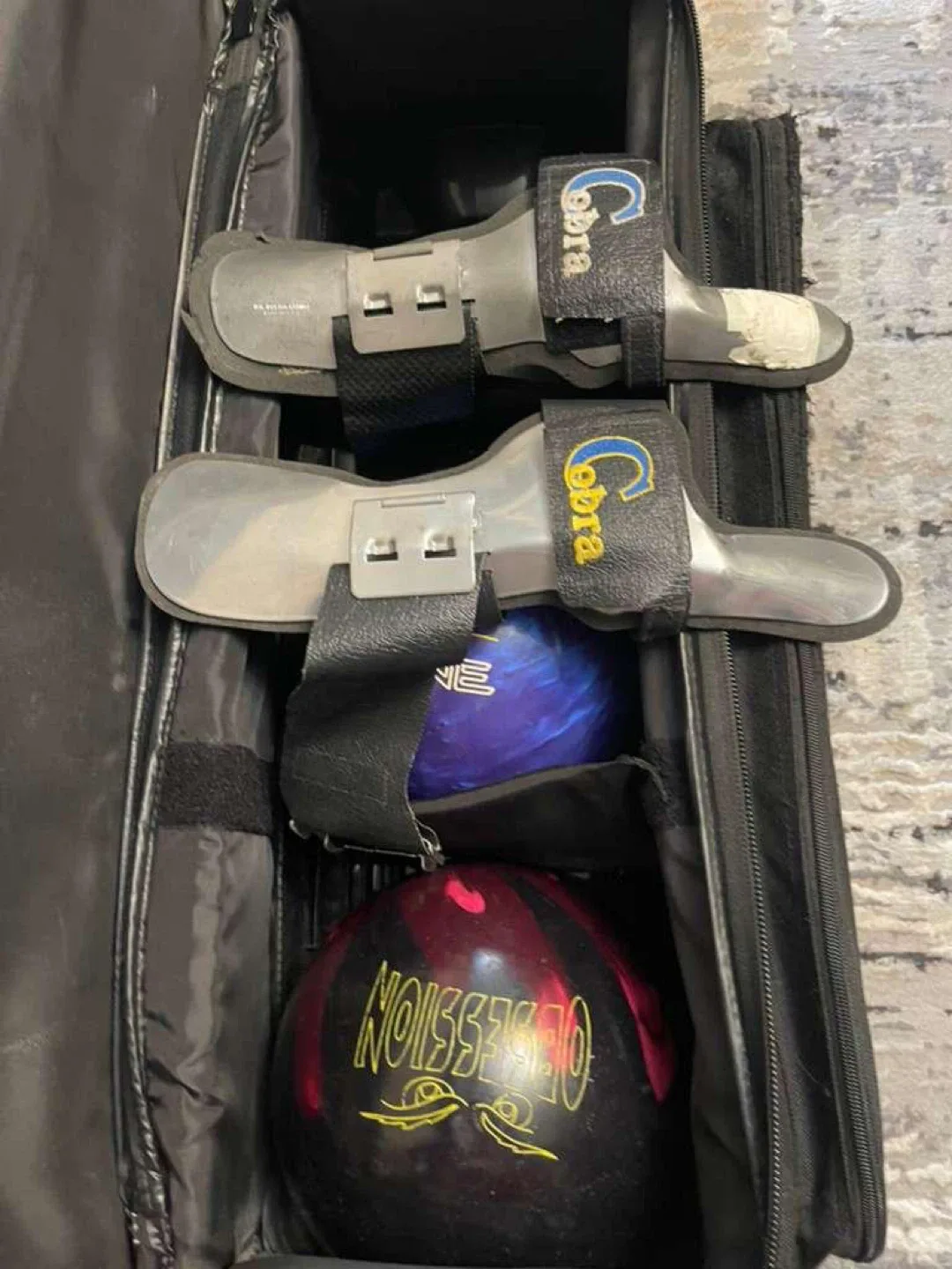 Brunswick Bowling Bag with Wheels image indicator(6)