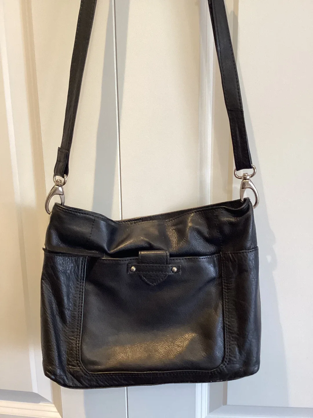 BLACK LEATHER SHOULDER/CROSSBODY BAG