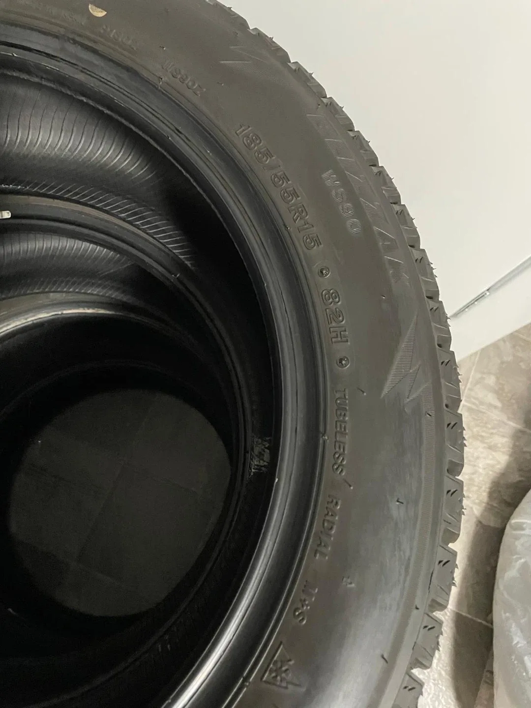 Bridgestone 185/55R15 Winter Tires image indicator(5)