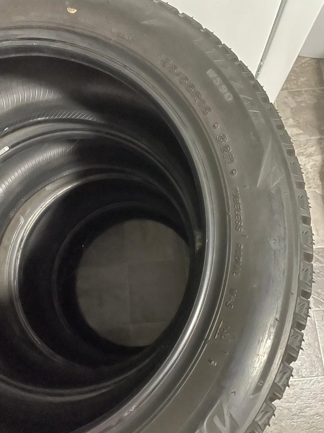 Bridgestone 185/55R15 Winter Tires image indicator(4)