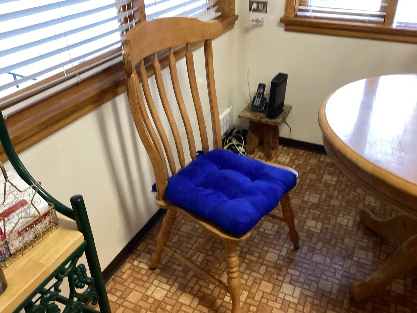 Wooden Dining Table with 6 Chairs -Must Sell! image indicator(3)