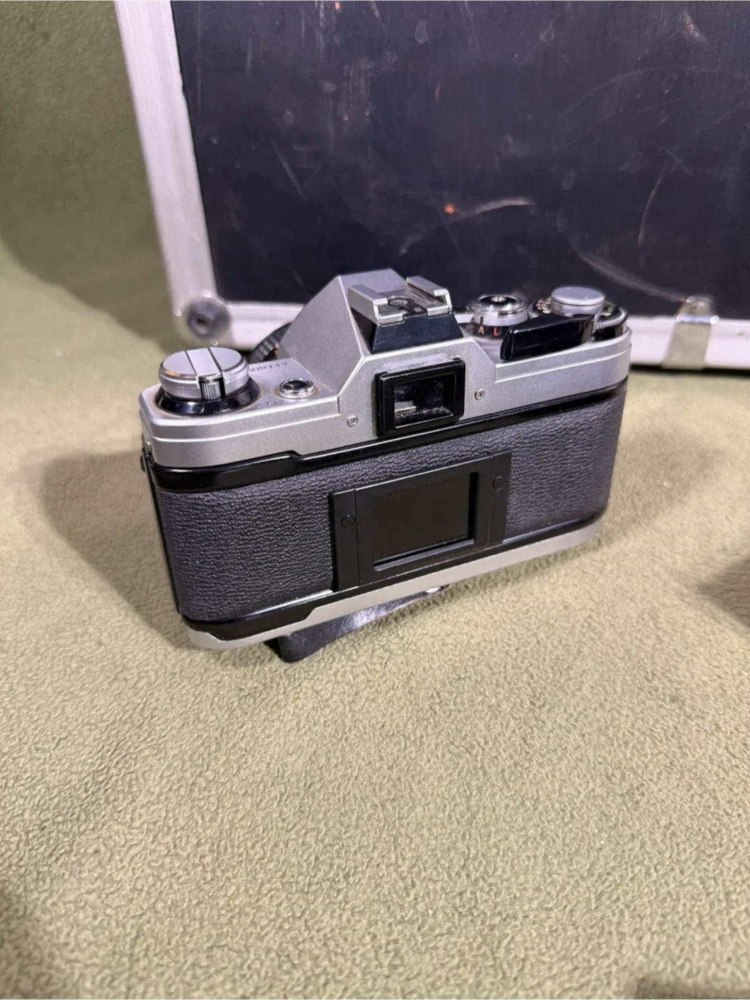 Vintage Canon 35mm Camera w/Accessories image indicator(5)