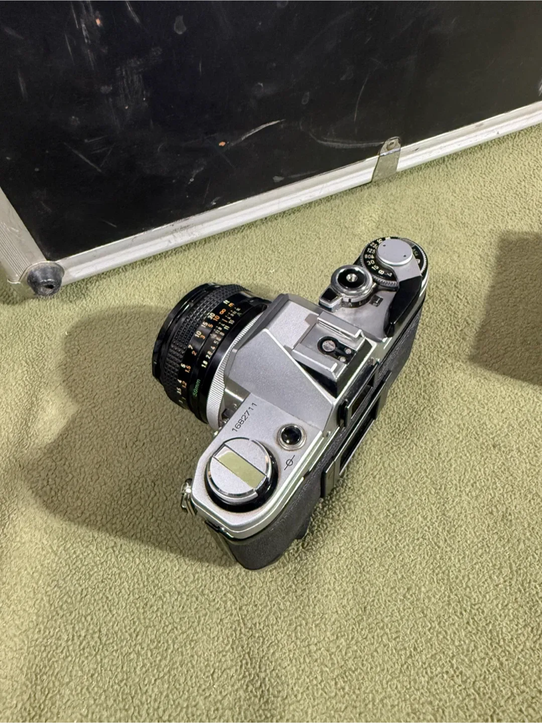 Vintage Canon 35mm Camera w/Accessories image indicator(6)