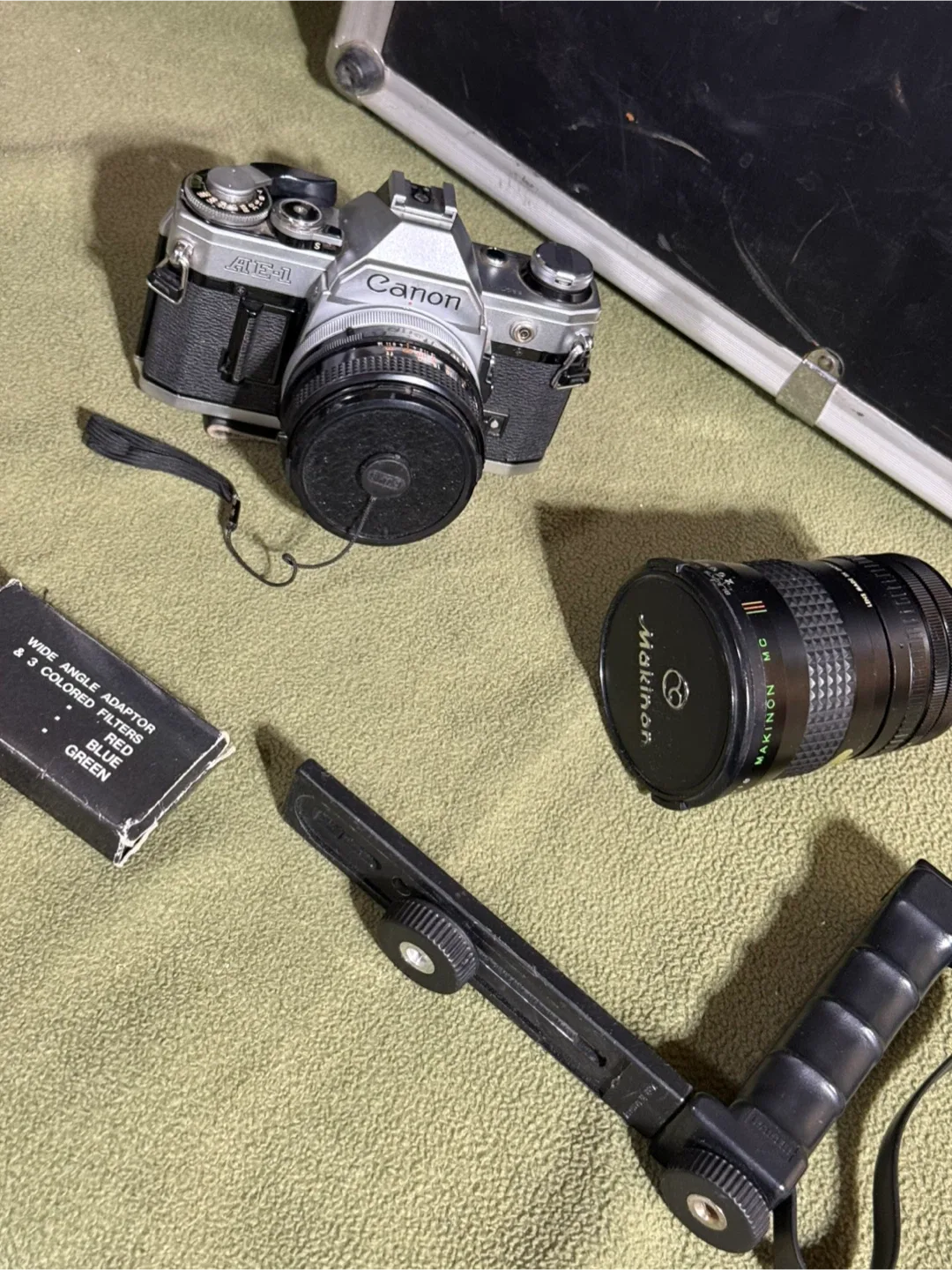 Vintage Canon 35mm Camera w/Accessories image indicator(7)