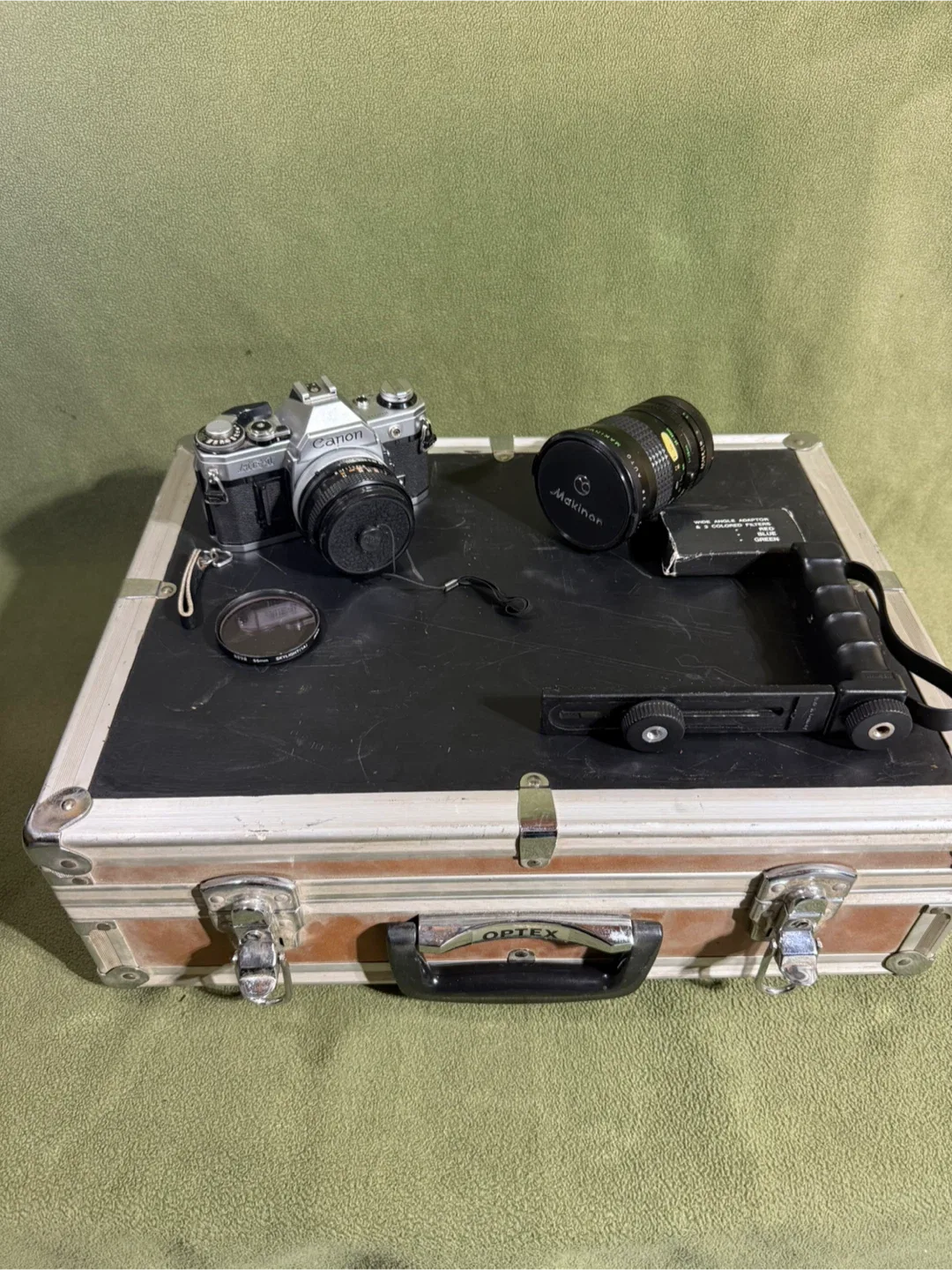 Vintage Canon 35mm Camera w/Accessories image indicator(9)