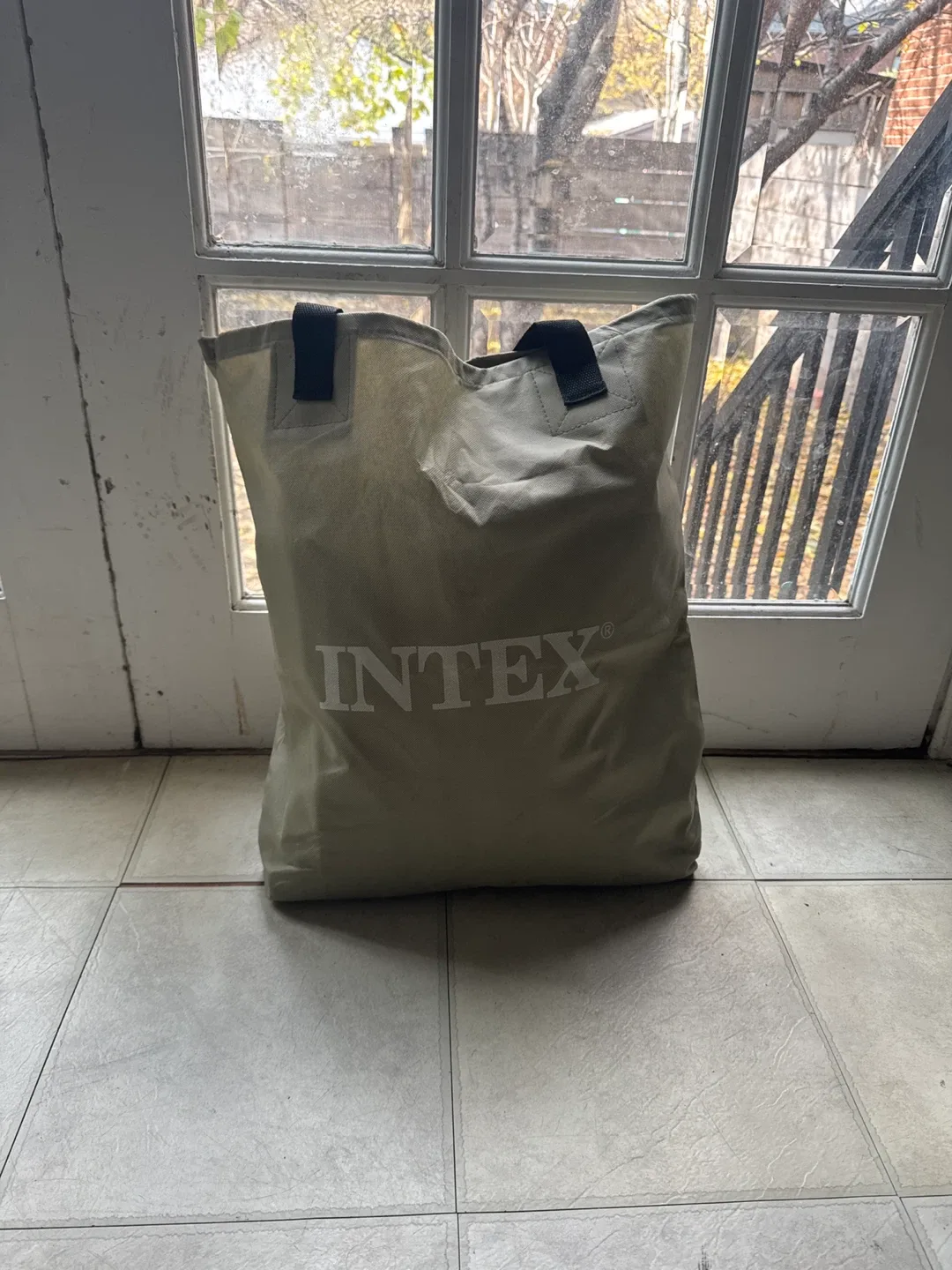 Intex Dura-Beam Plus Deluxe Pillow Rest Raised Airbed – Twin image indicator(2)