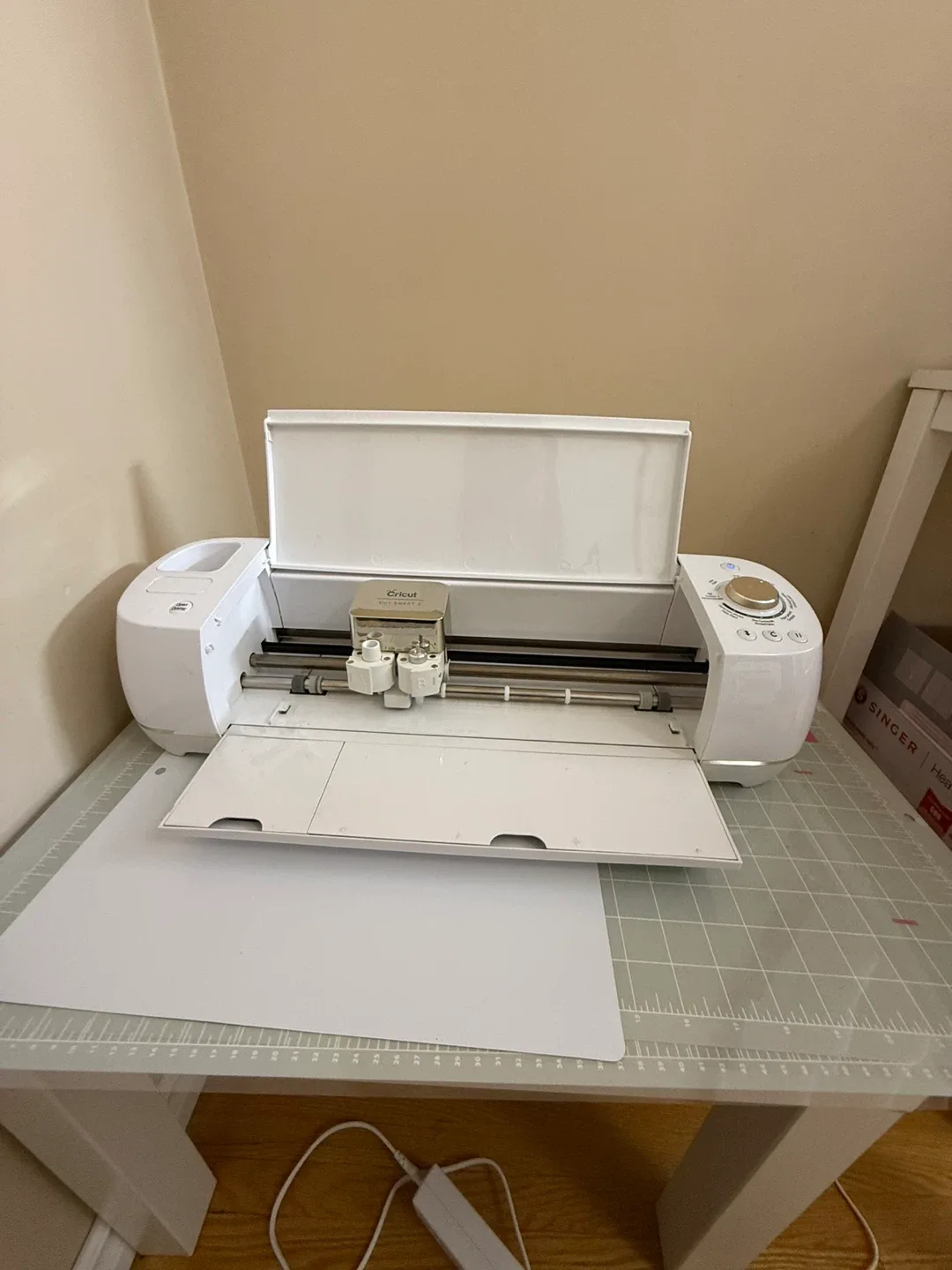 Cricut Explore Air 2 Cutting Machine image indicator(3)