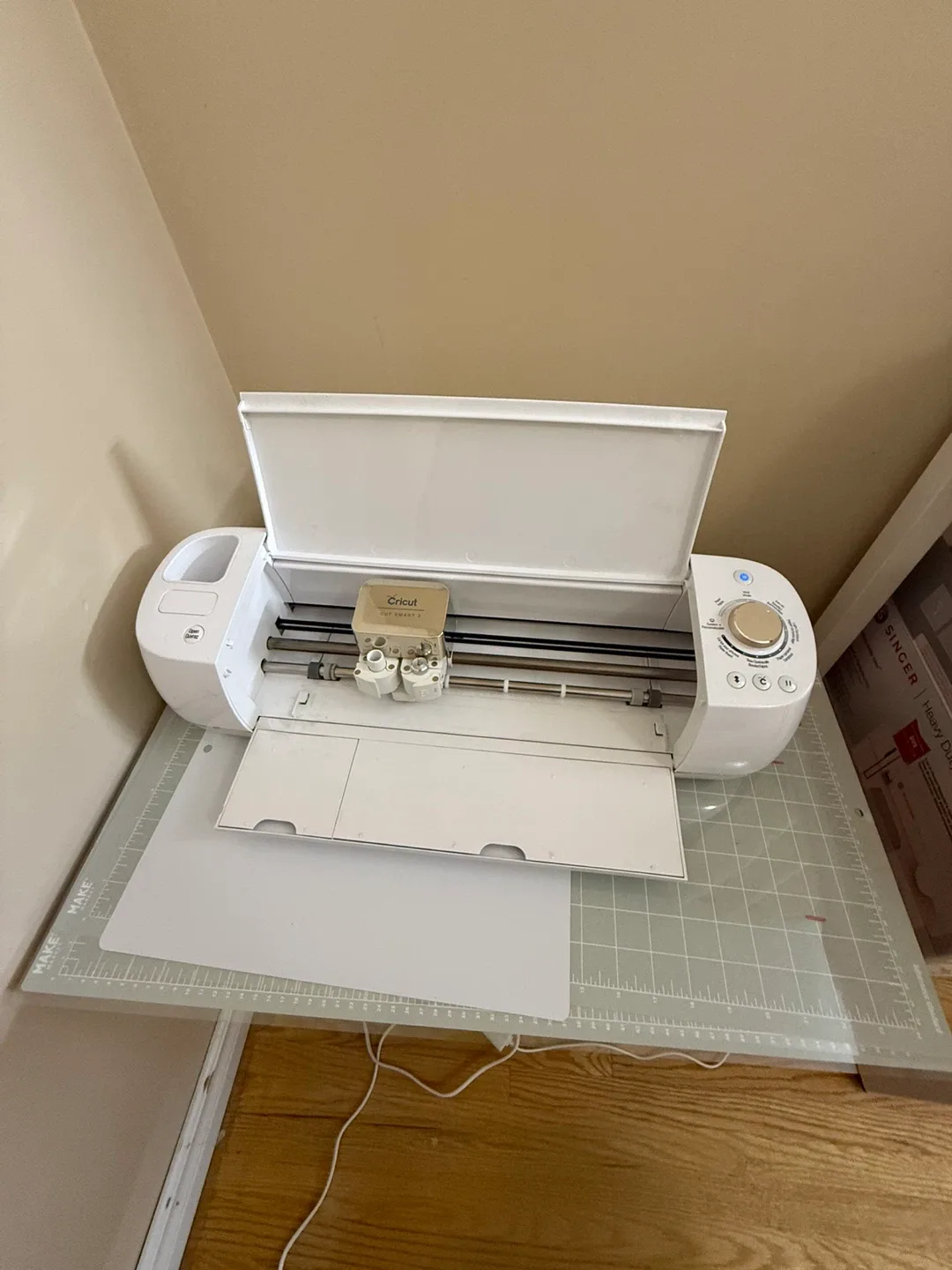 Cricut Explore Air 2 Cutting Machine image indicator(2)