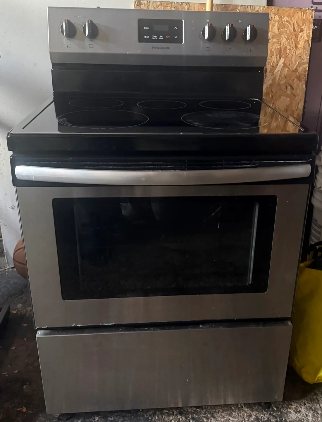 Frigidaire Stainless Steel Electric Range image indicator(4)