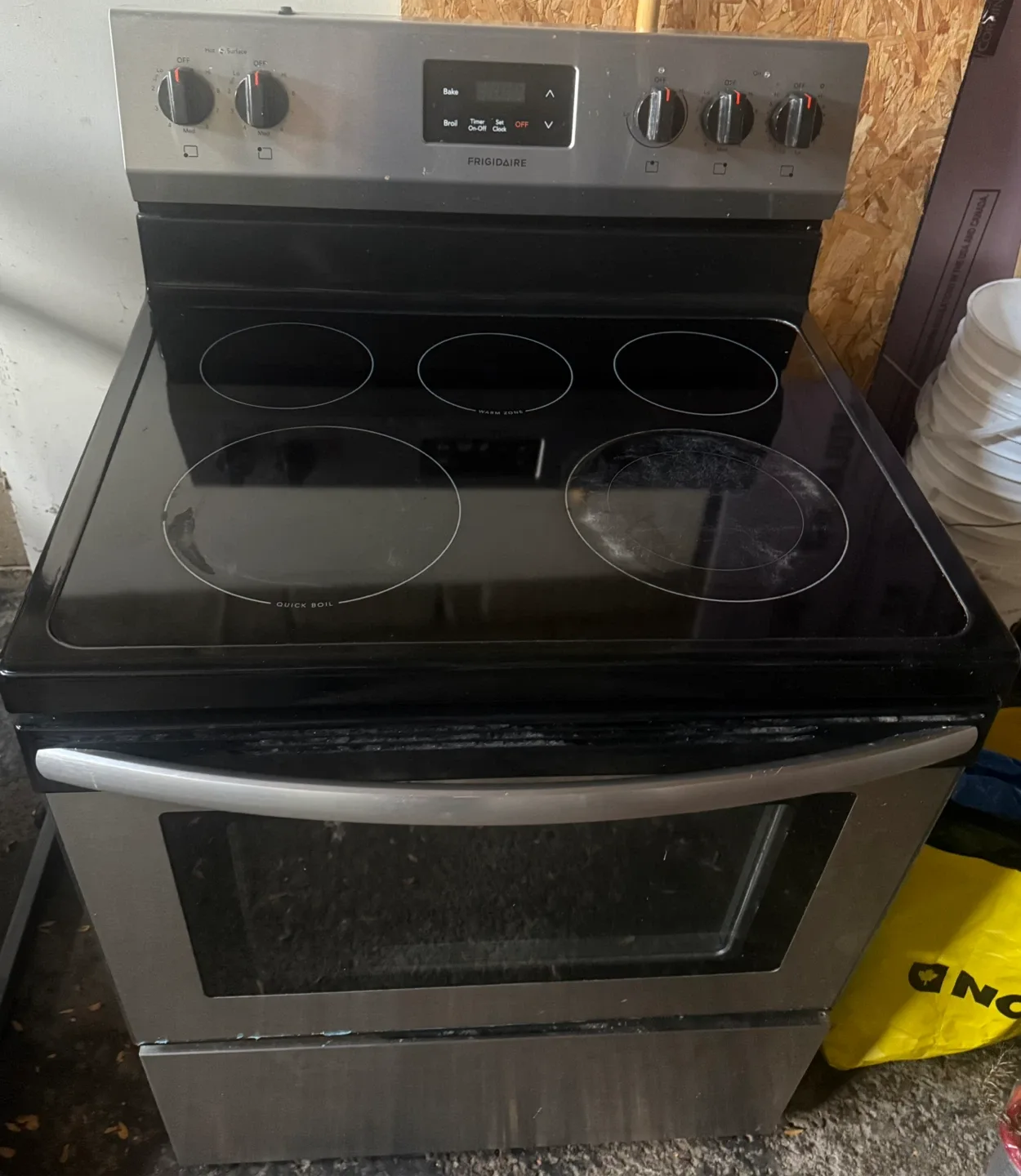 Frigidaire Stainless Steel Electric Range image indicator(3)