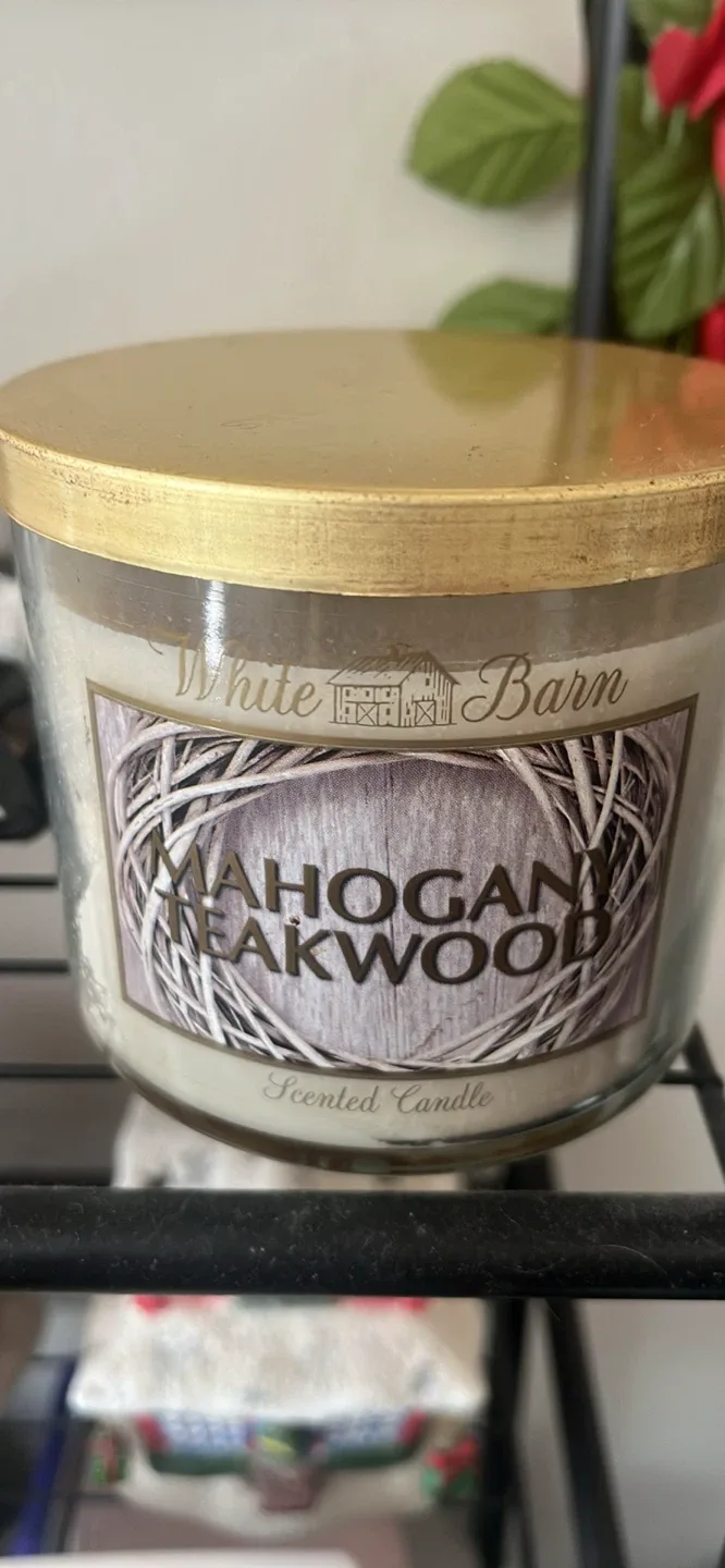 White Barn Mahogany Teakwood Scented Candle