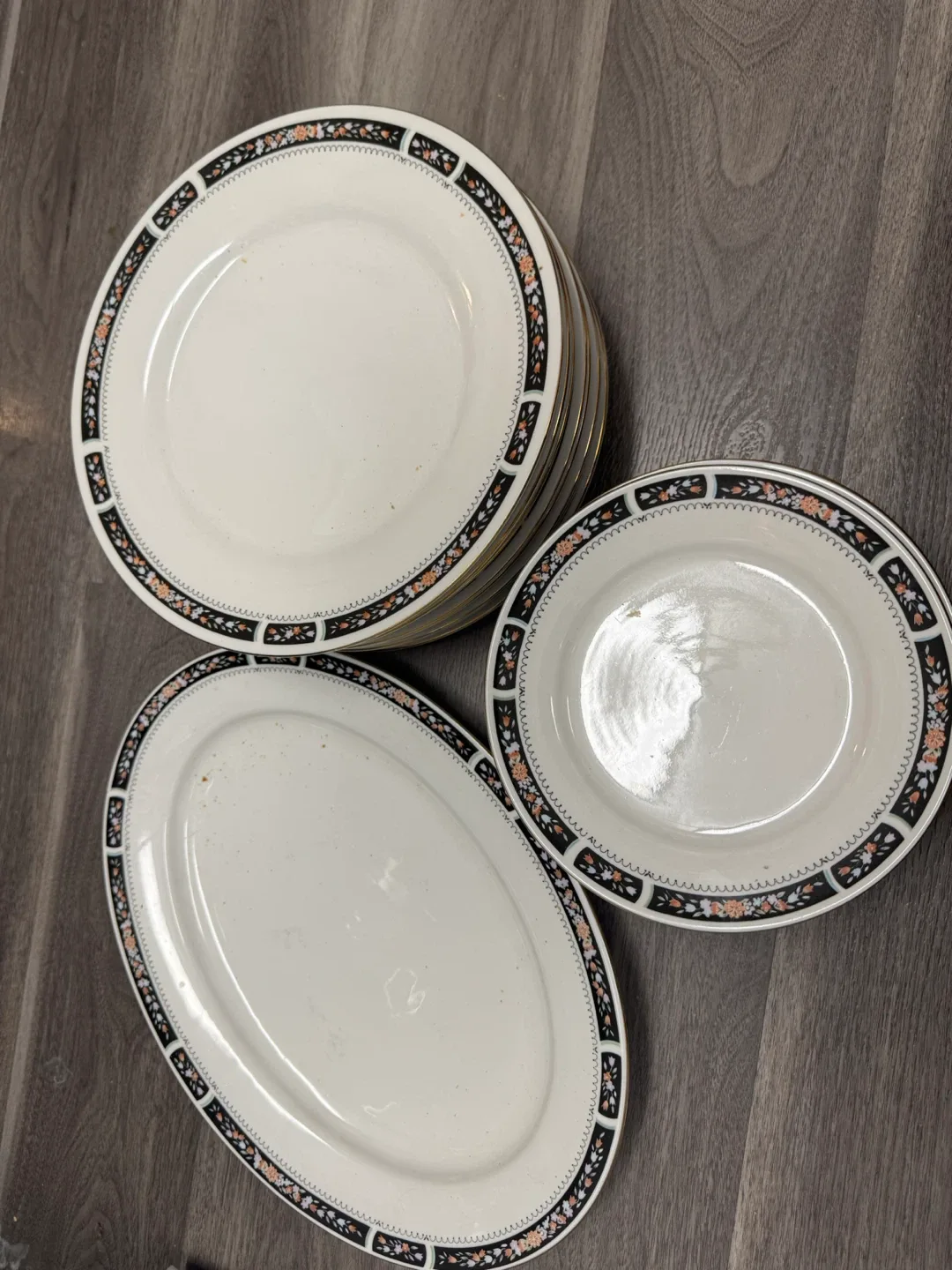New 8,8 Silverie Fine China Plates
