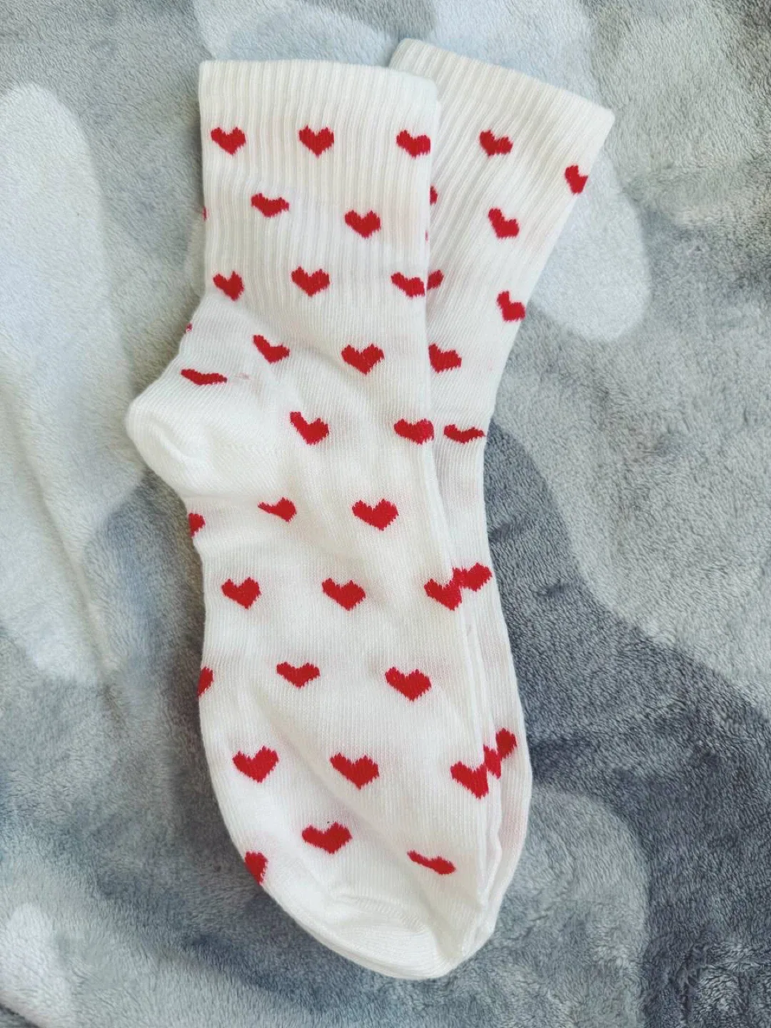 White Heart Socks one size image indicator(2)