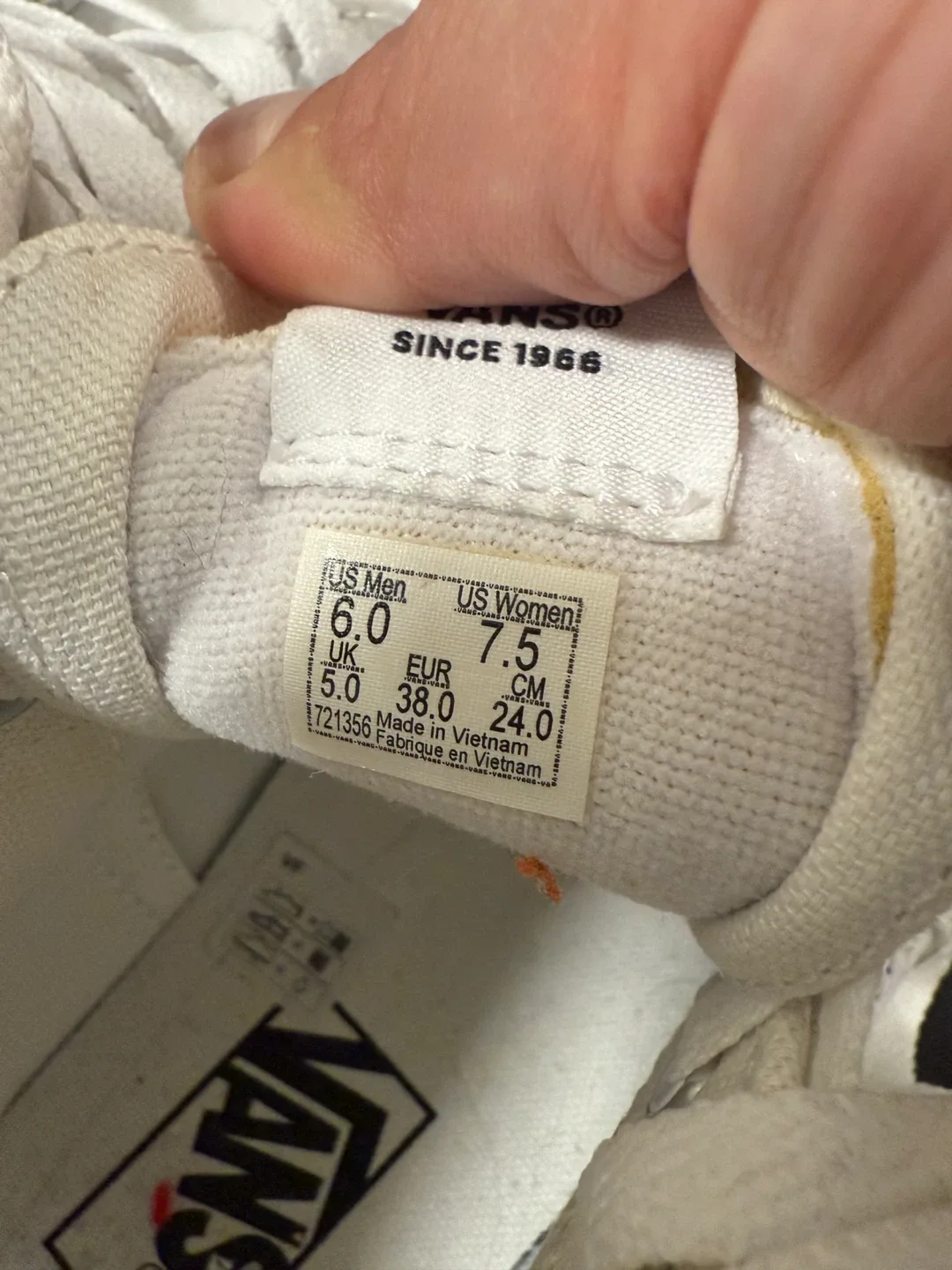 Converse A00874C Unisex Sneakers - Size 8 Women's image indicator(3)