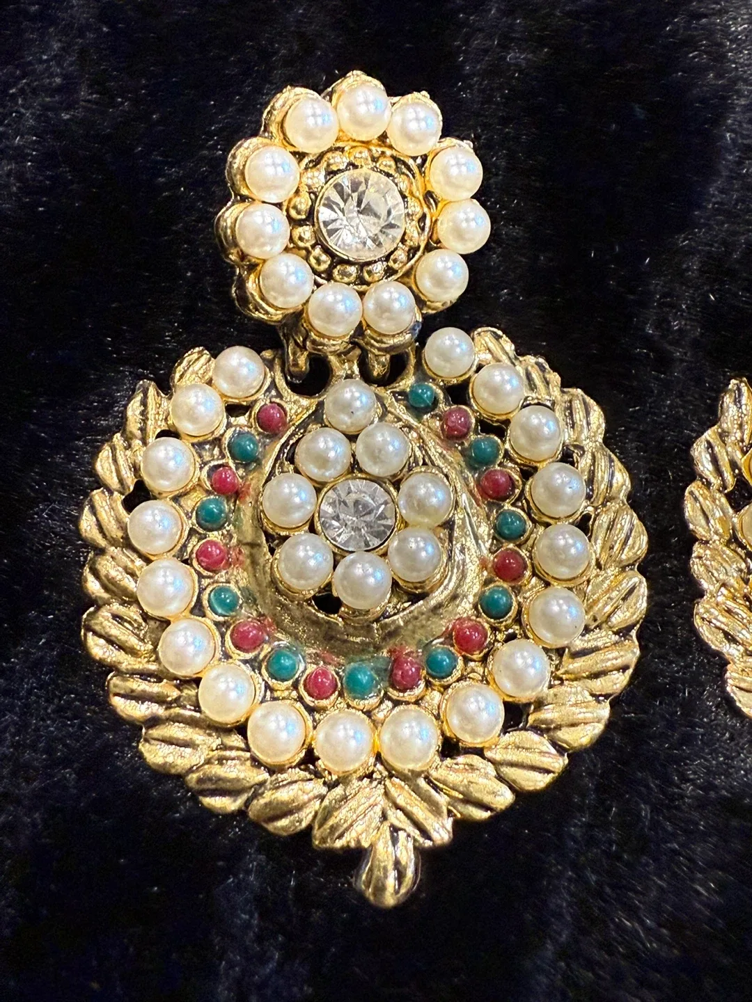 Gold Tone Dangle Earrings image indicator(3)