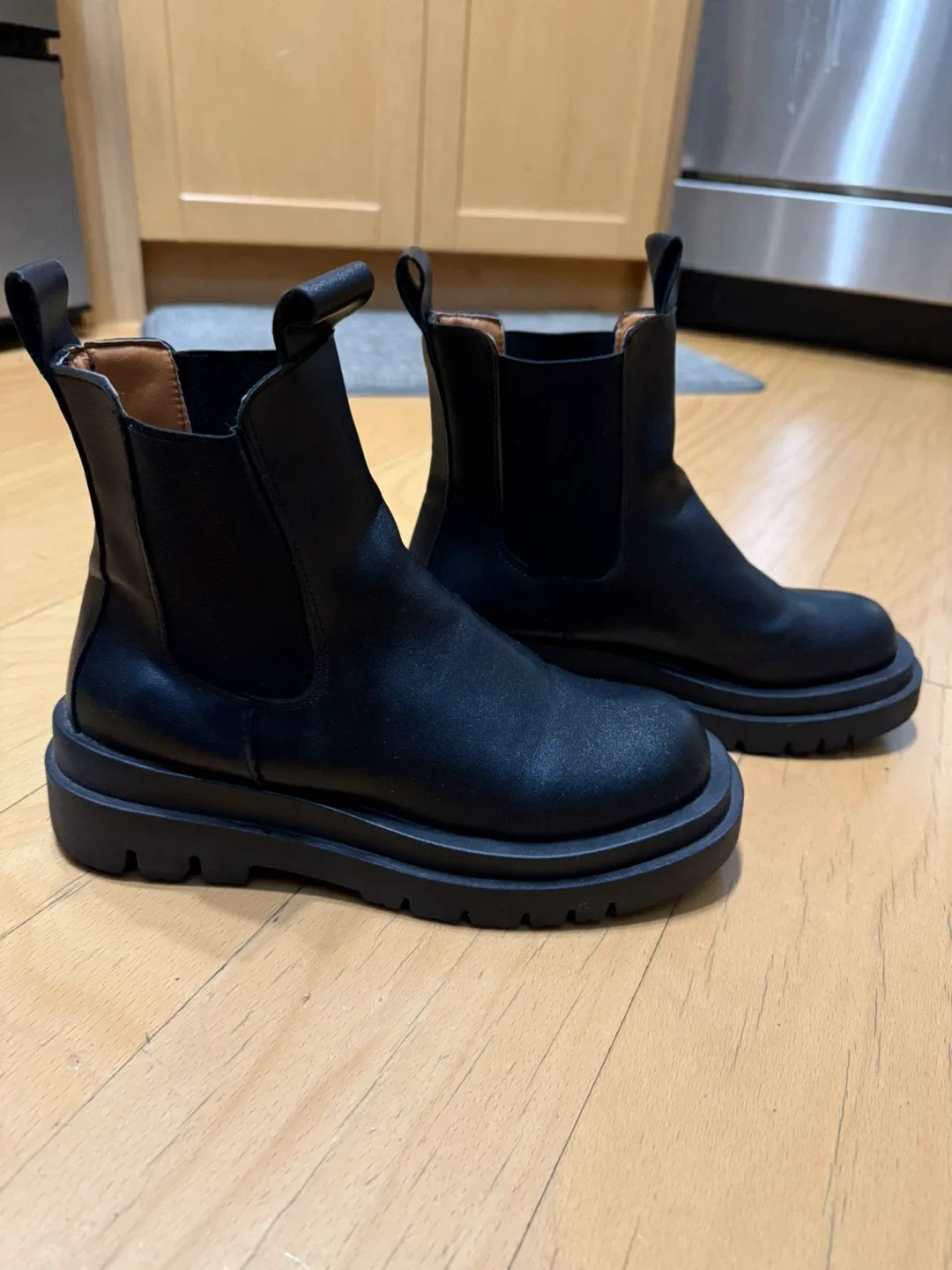 Black Chelsea Boots Size 8.5 (EU 39)