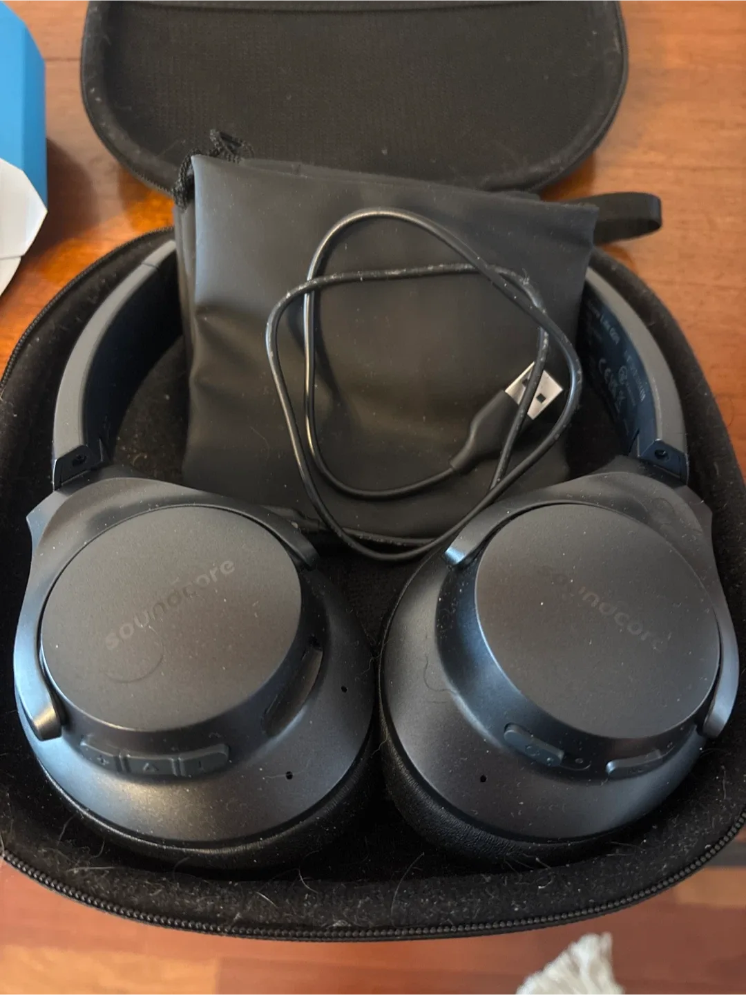 Soundcore Life Q20 Wireless Noise Cancelling Headphones image indicator(2)