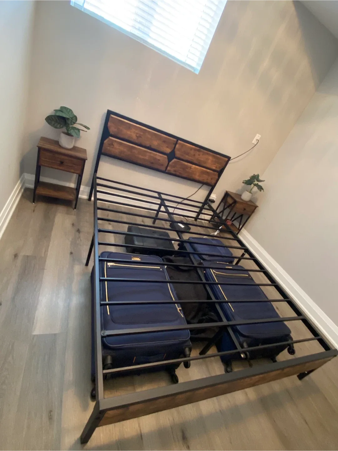 Queen size bed Frame set image indicator(2)