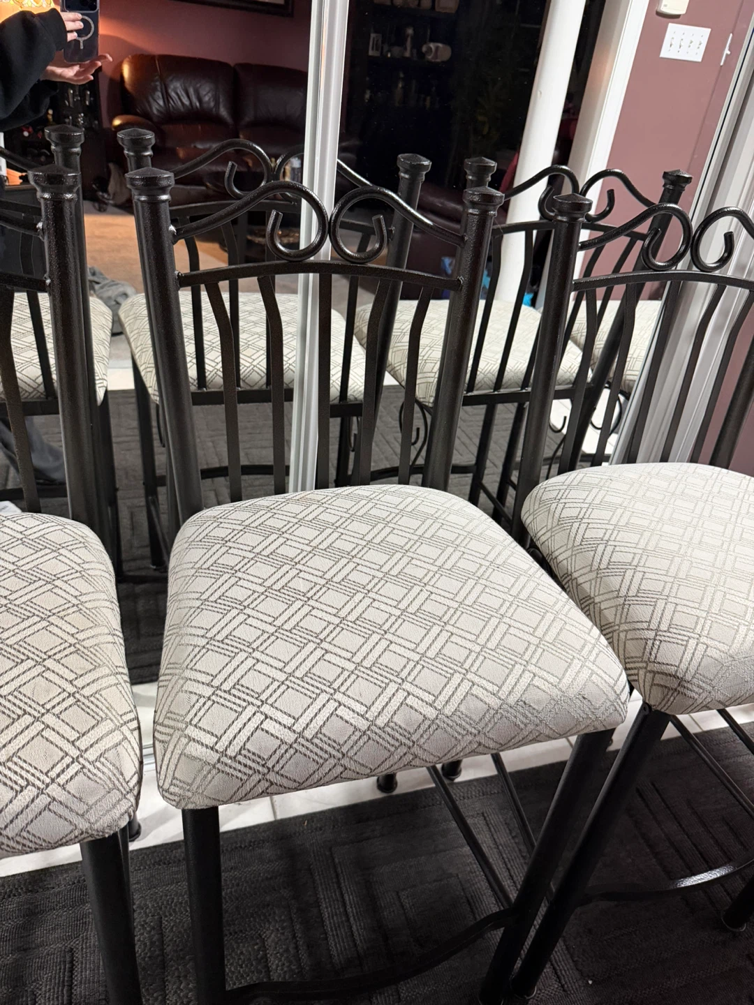 Set of 4 Bar Stools - Black Metal Frame- Soft cushion - photo 5