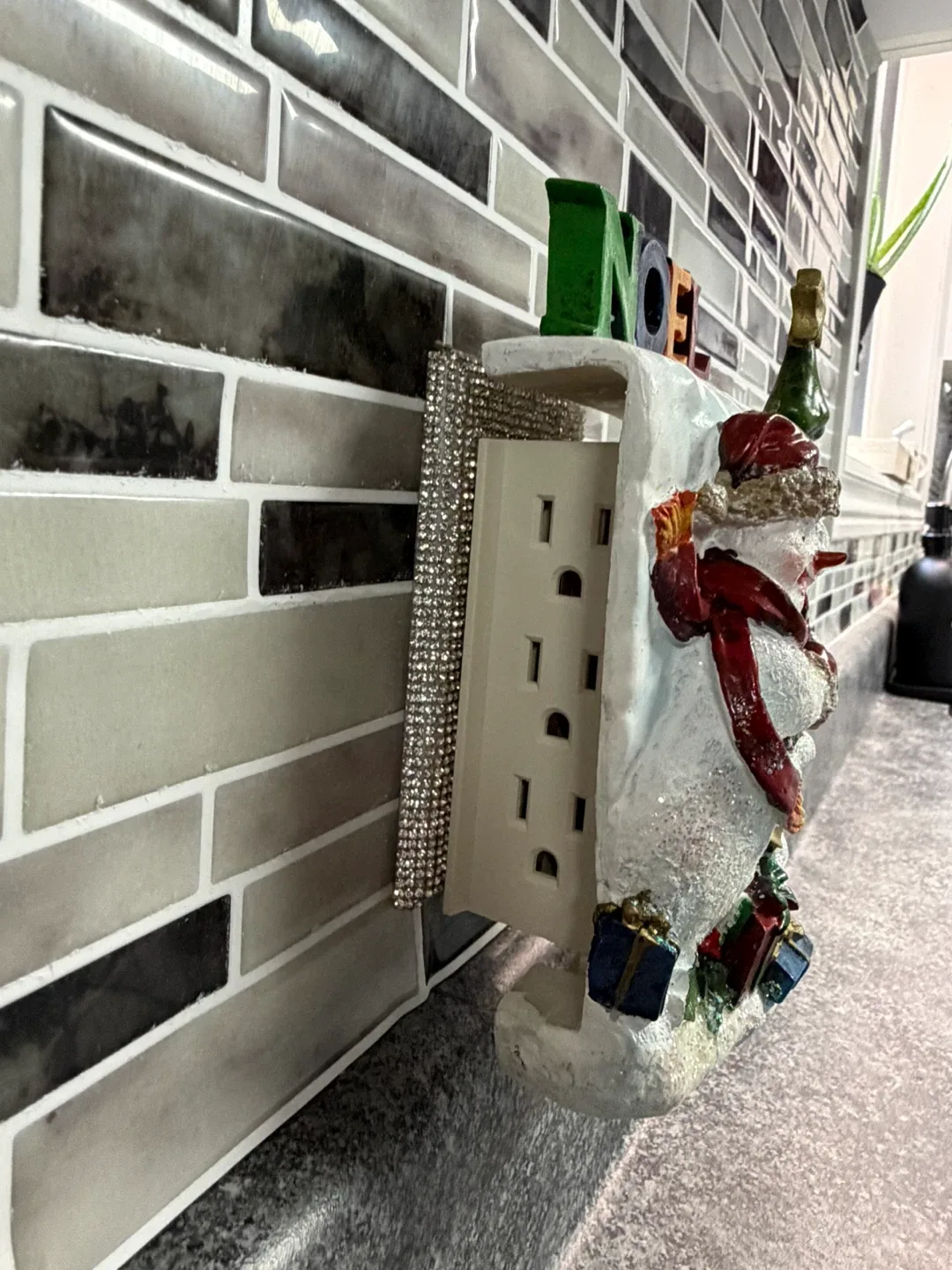 Christmas Snowman Outlet image indicator(3)