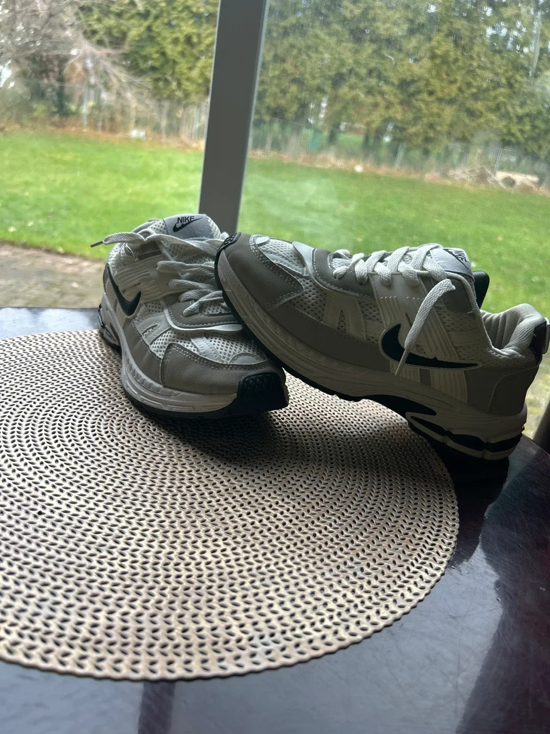 Nike Sneakers image indicator(2)