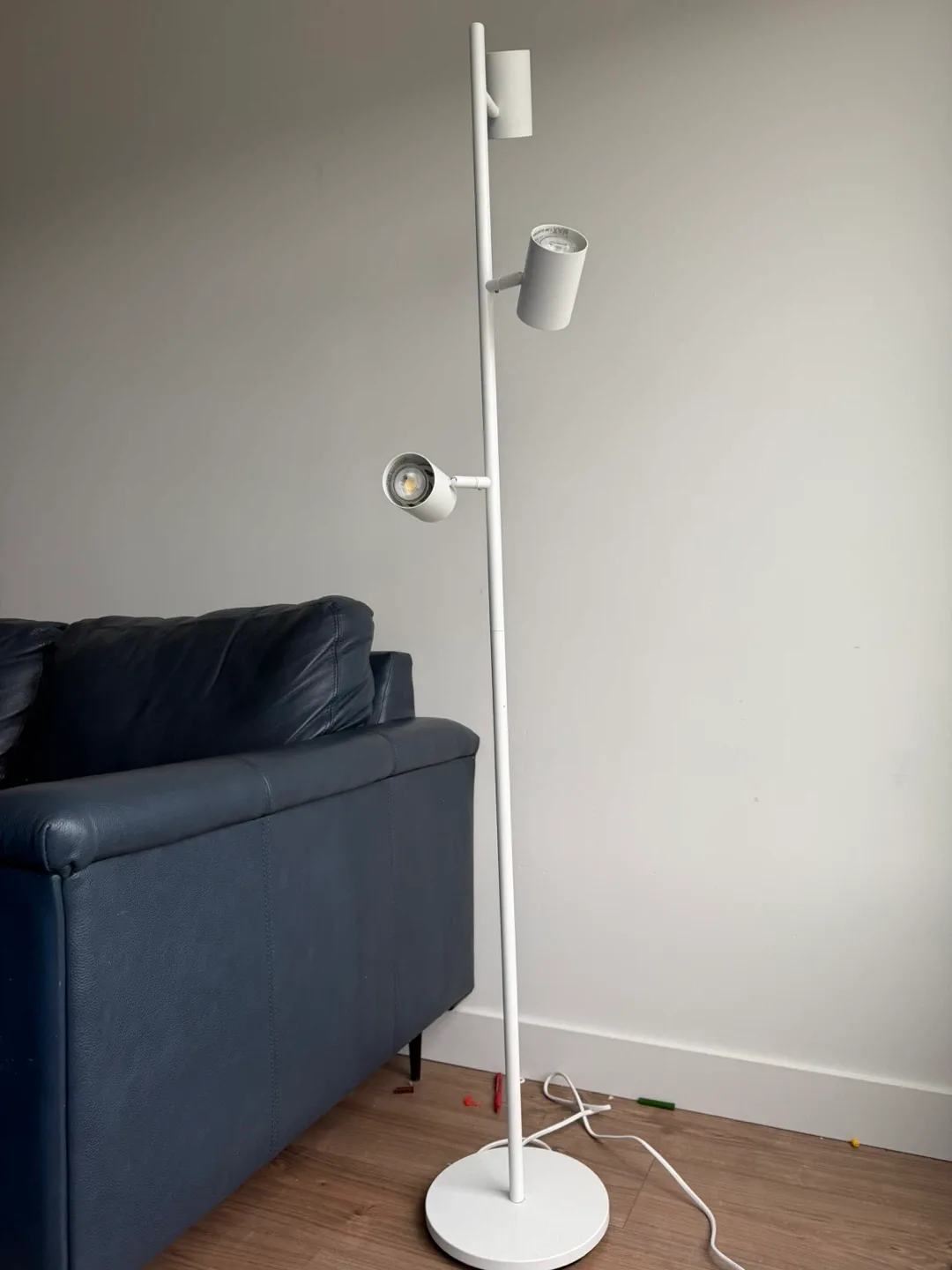 White Floor Lamp with 3 Adjustable Lights image indicator(3)