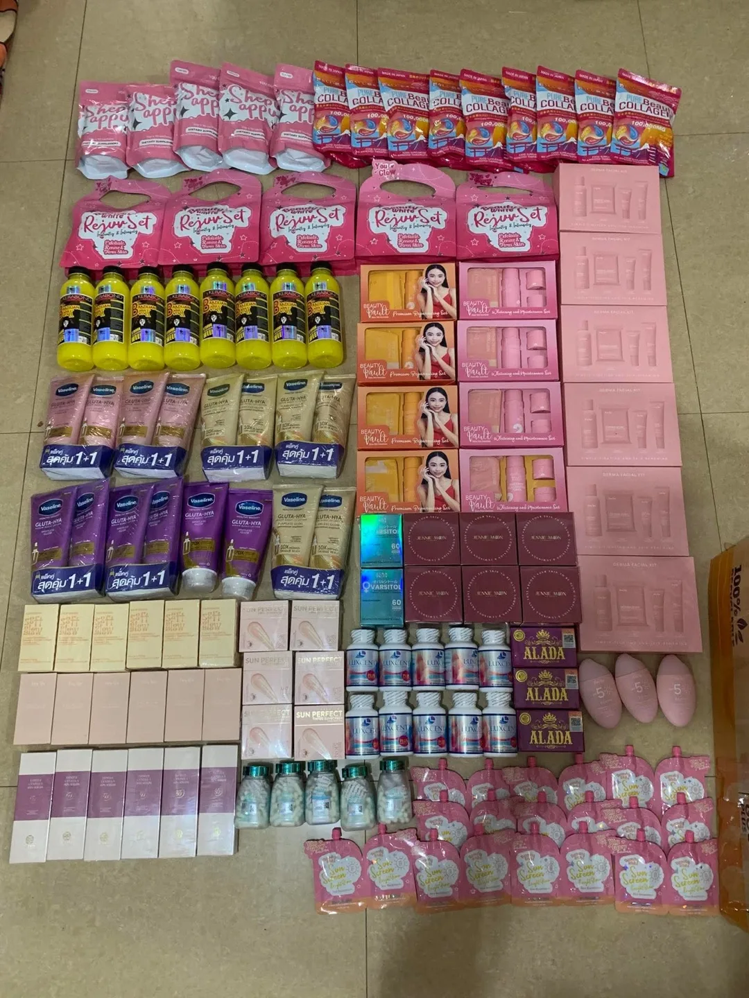 Mixed Lot of Beauty & Skincare Products image indicator(5)