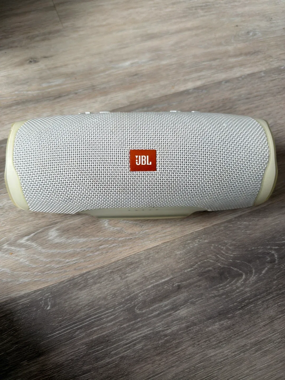 JBL Charge 4 White Portable Bluetooth Speaker image indicator(2)
