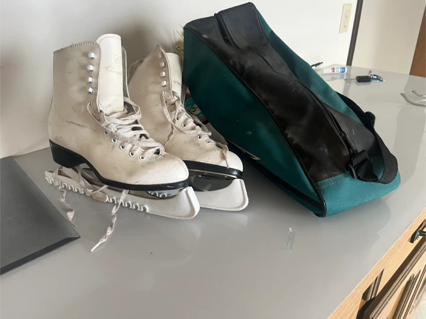 Chicago Skates with Bag